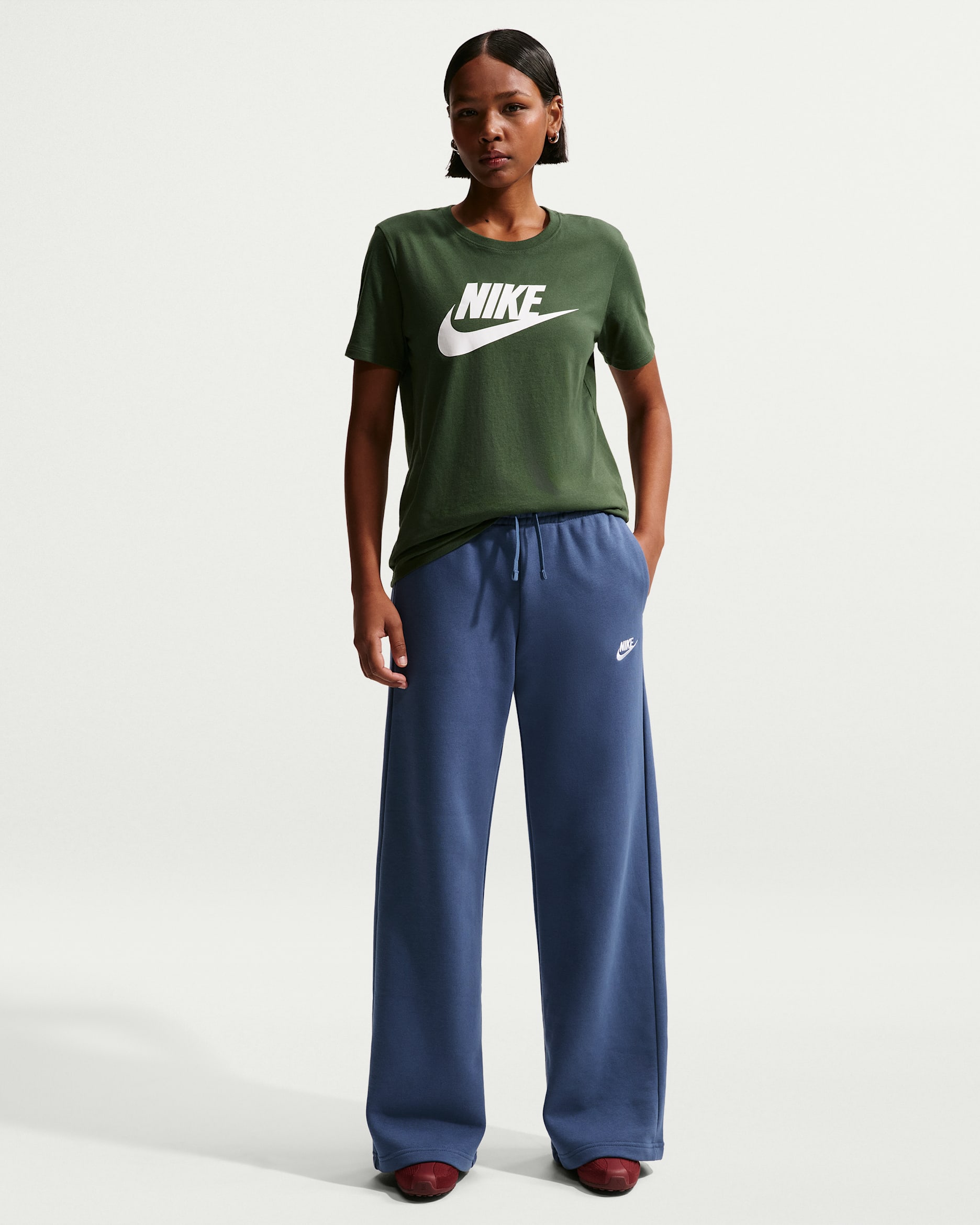 Nike Sportswear Club Fleece Women's Mid-Rise Wide-Leg Sweatpants - Mystic Navy/White