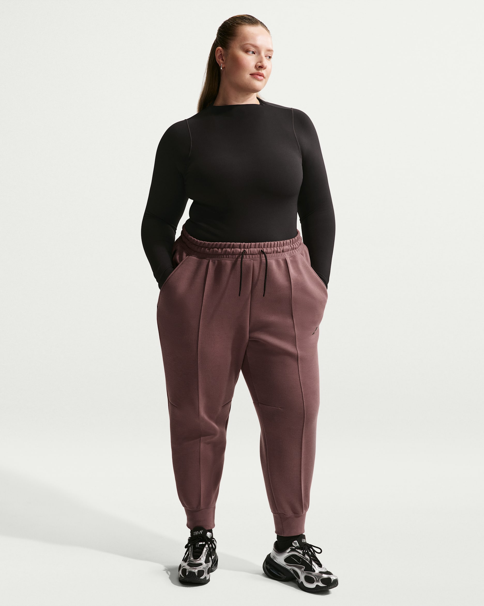 Joggers de tiro medio para mujer (talla grande) Nike Sportswear Tech Fleece - Tatuaje/Negro