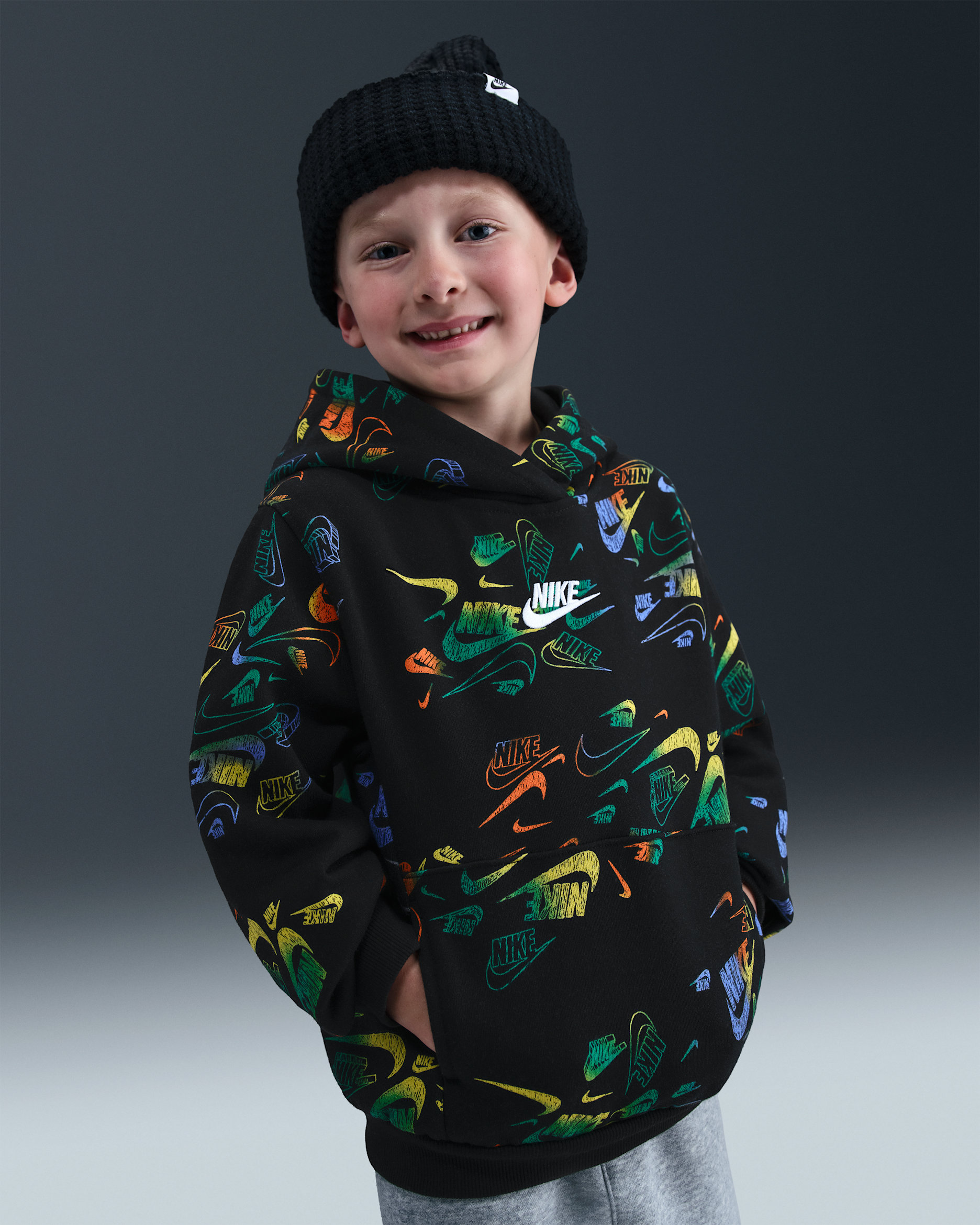 Nike Sportswear Reveal Hoodie mit Print für jüngere Kinder - Schwarz/Multi-Color/Weiß