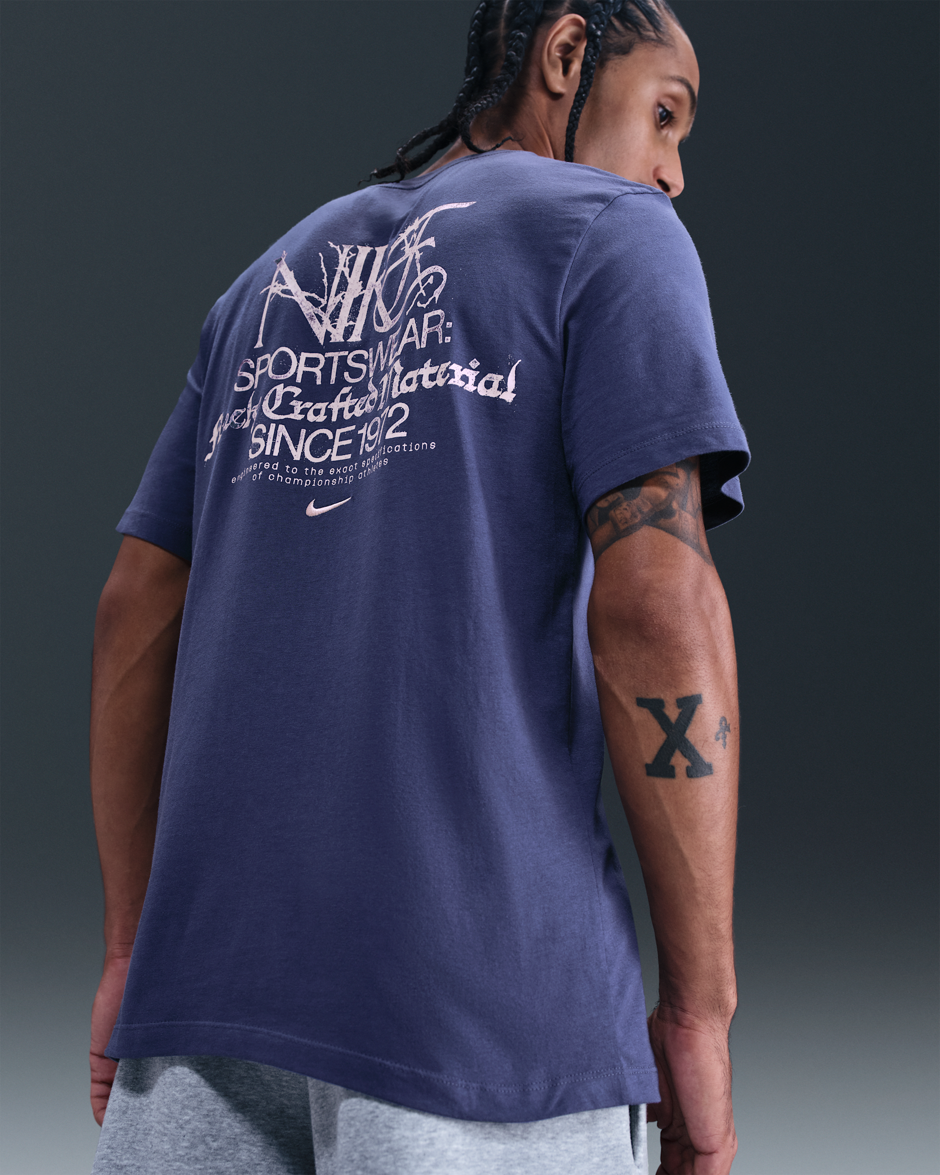 Playera Nike Sportswear  - Morado arena