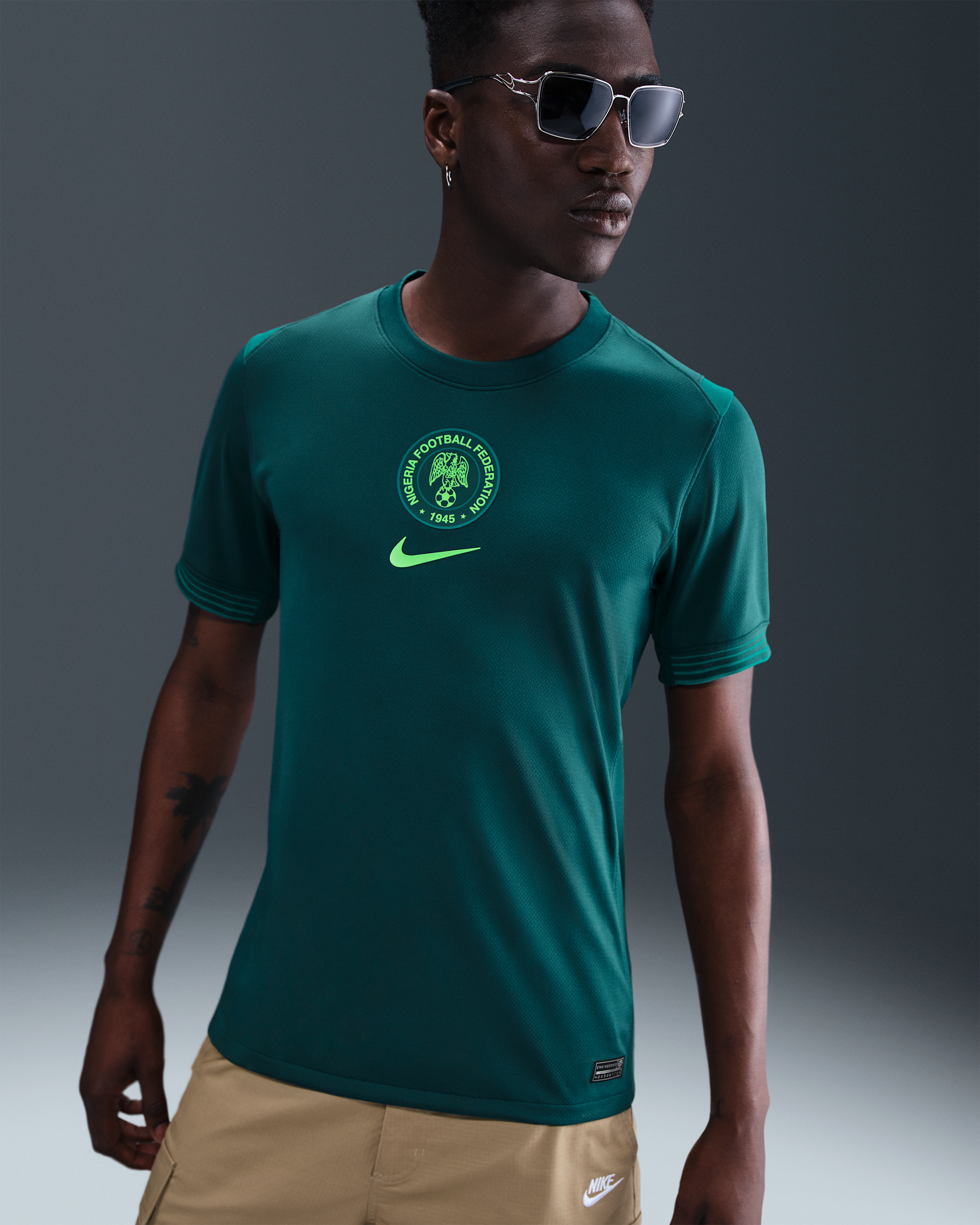 Maglia da calcio replica Nike Dri-FIT Nigeria 2025 Stadium (squadra femminile) da uomo – Home - Deep Teal/Mardi Gras/Green Strike
