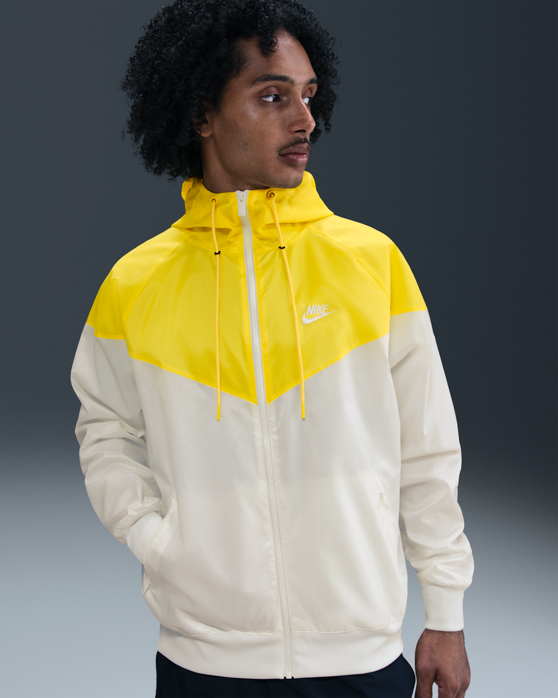 Chamarra con gorro para hombre Nike Sportswear Windrunner - Vela/Relámpago/Blanco