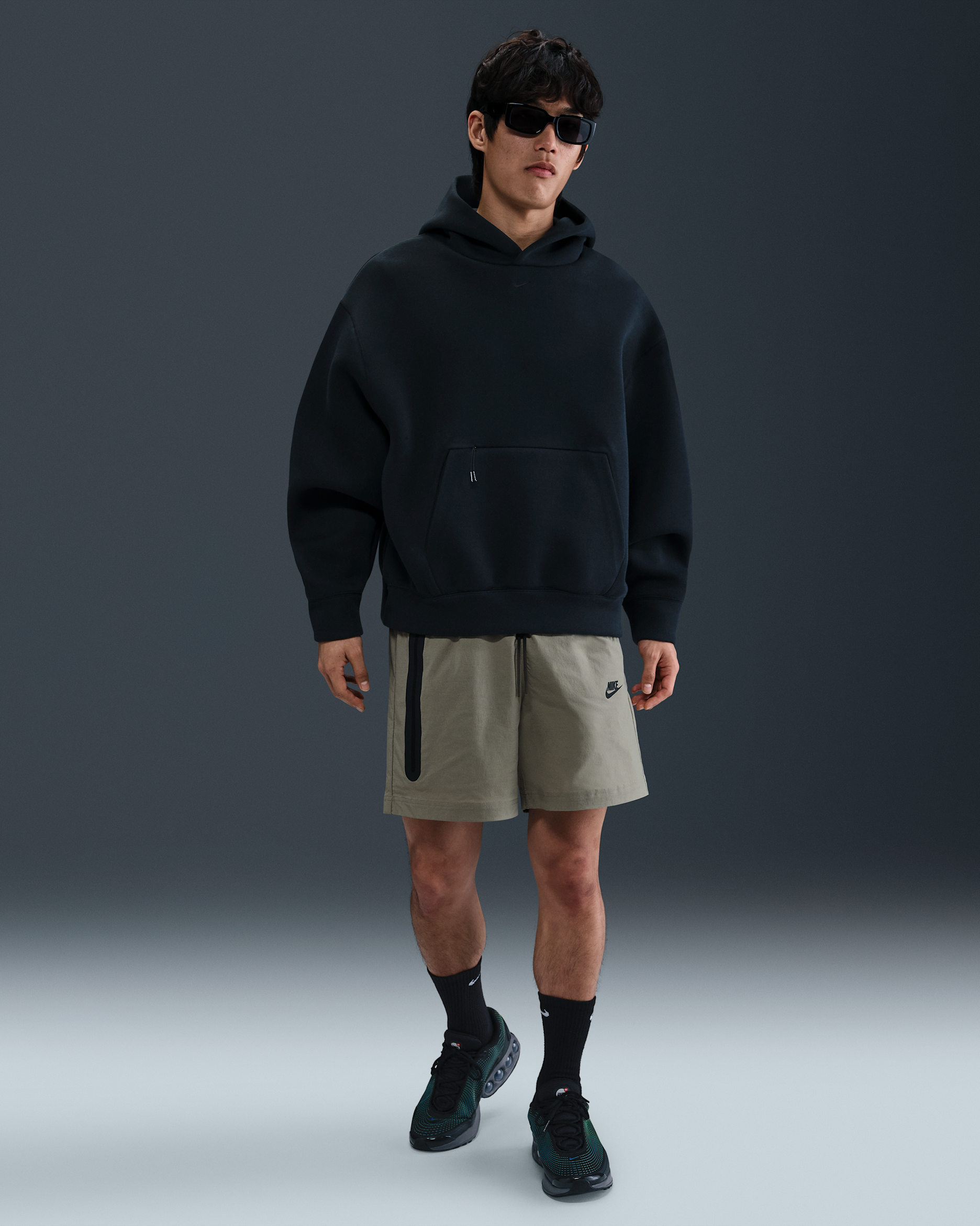 Nike Tech 男款梭織短褲 - Light Army/黑色