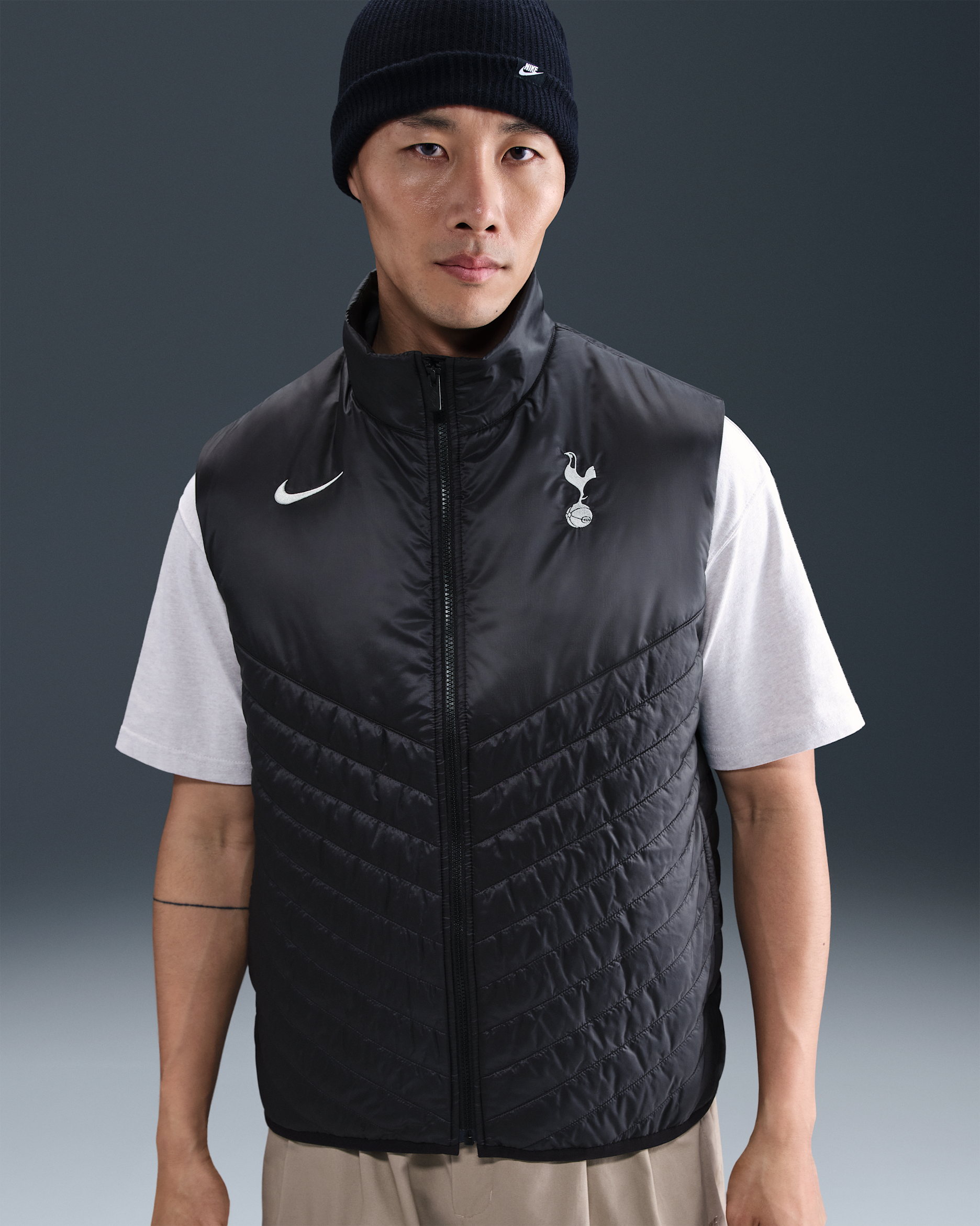 Tottenham Hotspur Windrunner Men's Nike Therma-FIT Football Midweight Puffer Gilet - Black/Black/Light Iron Ore