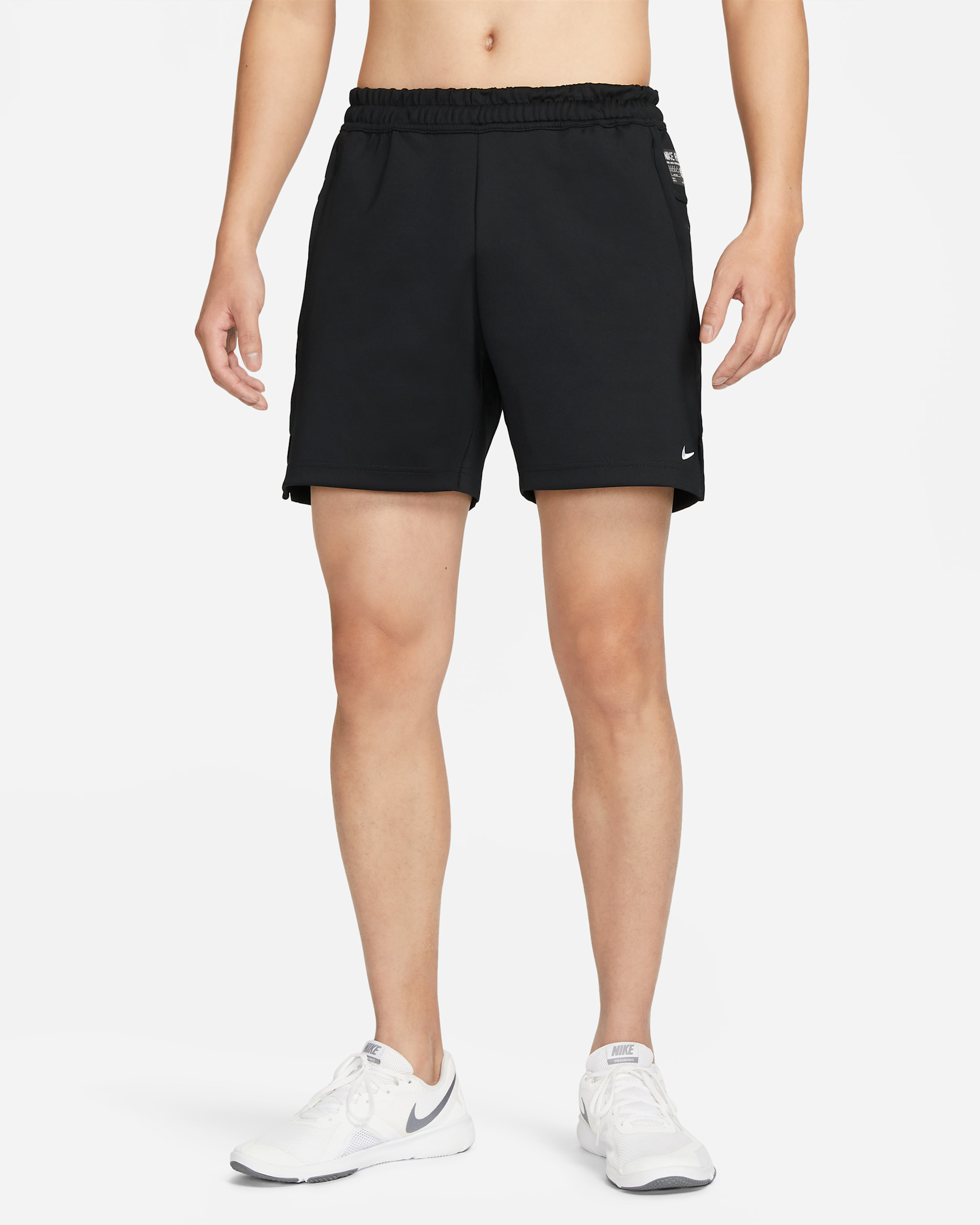 Nike Dri-FIT ADV A.P.S. กางเกงขาสั้นอเนกประสงค์ 7 นิ้วไม่มีซับในผู้ชาย  - ดำ/ขาว