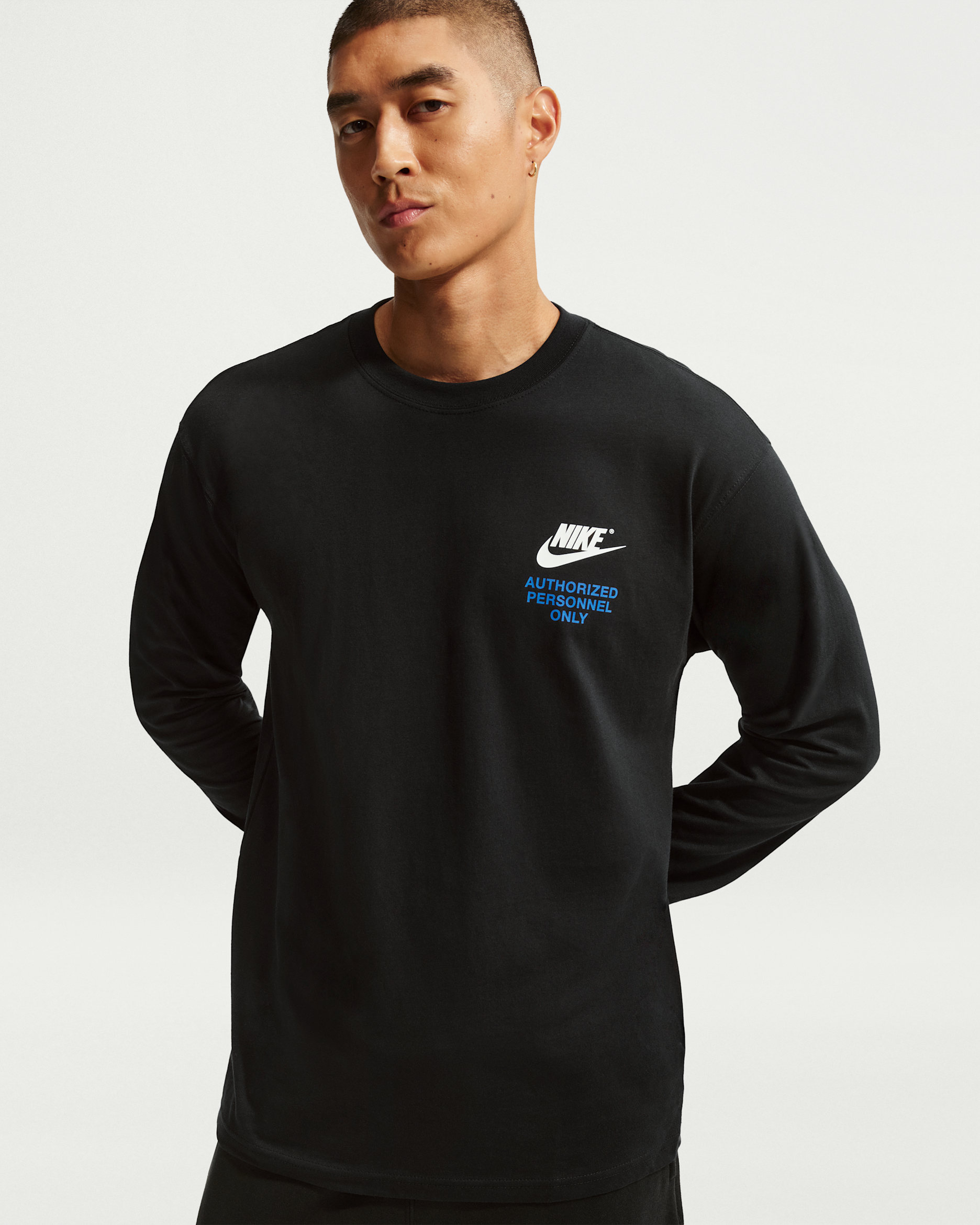 Nike Sportswear Men's Long-Sleeve Max90 T-Shirt - Black/White