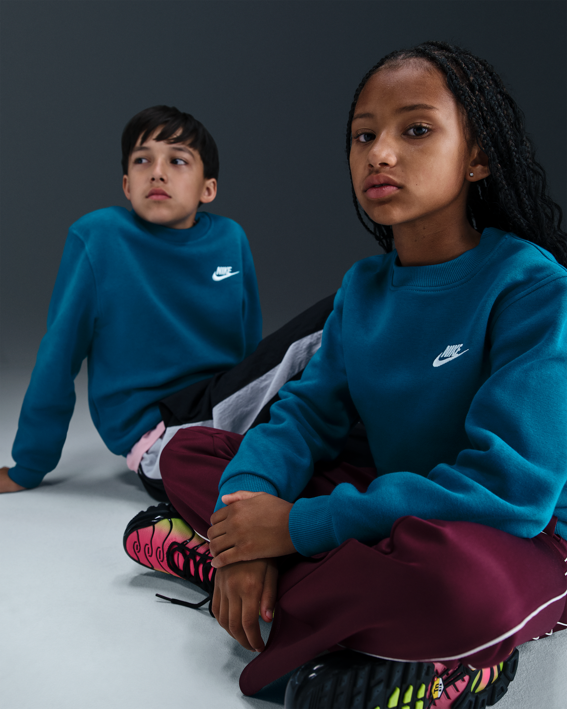 Nike Sportswear Club Fleece Big Kids' Sweatshirt - Green Abyss/White