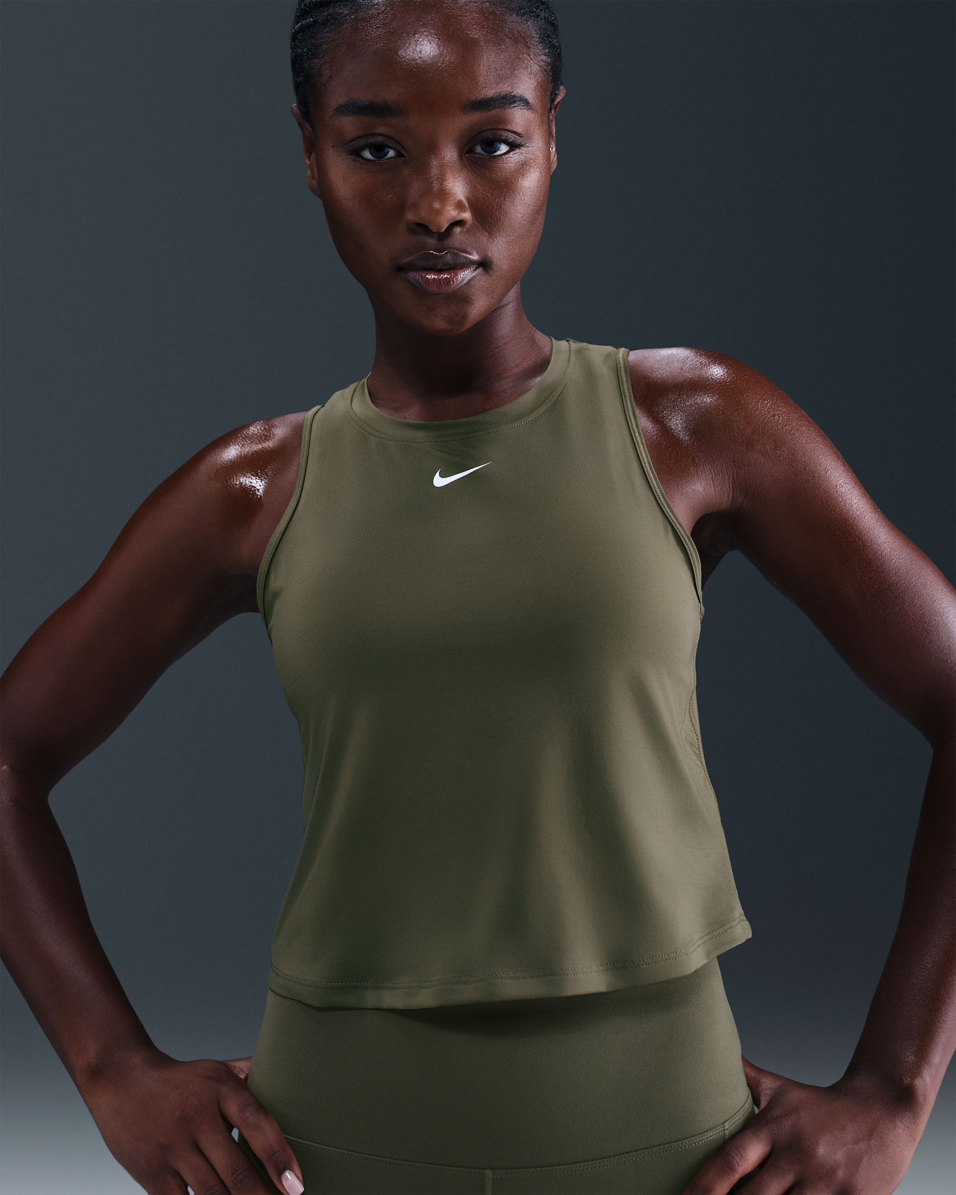 Nike One Classic Dri-FIT kort damesinglet - Medium Olive/Hvit