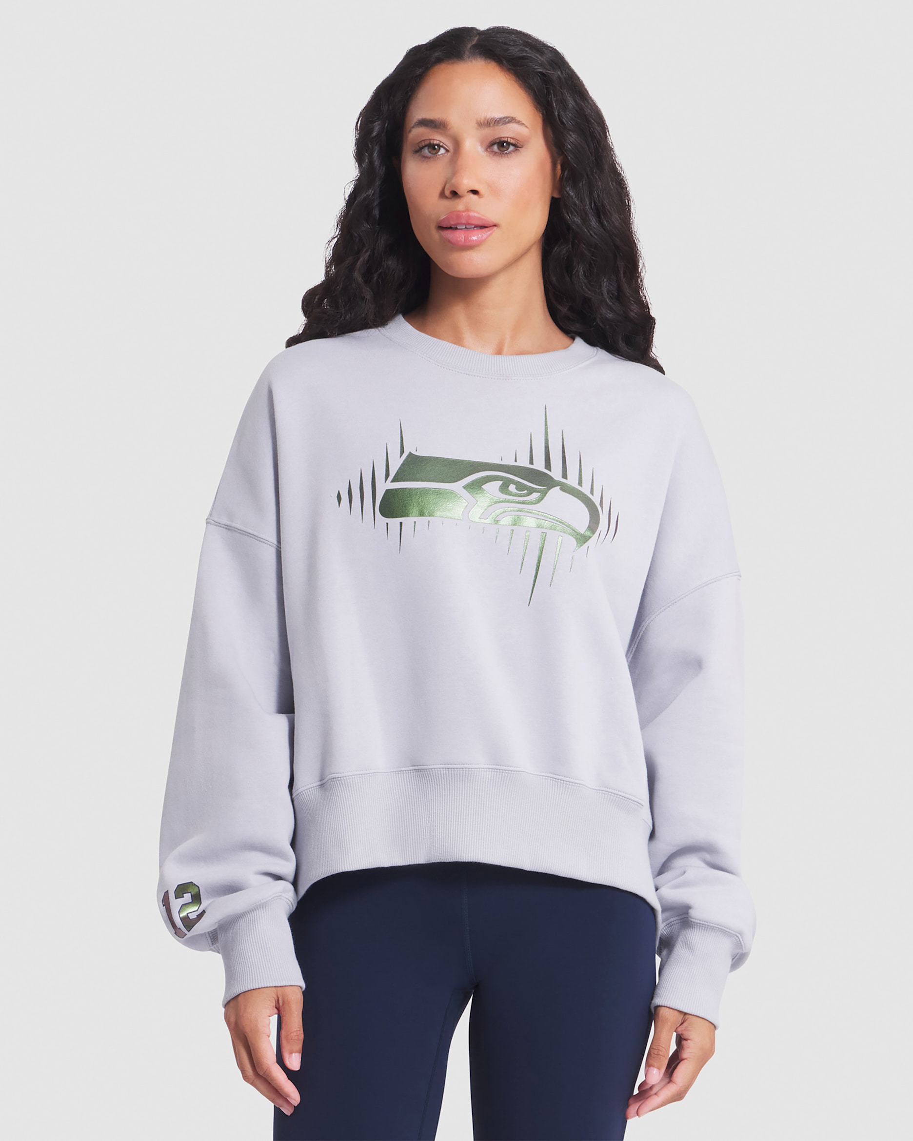Sudadera de cuello redondo sin cierre Nike de la NFL para mujer Seattle Seahawks Rivalries Collection Oversized - Gris