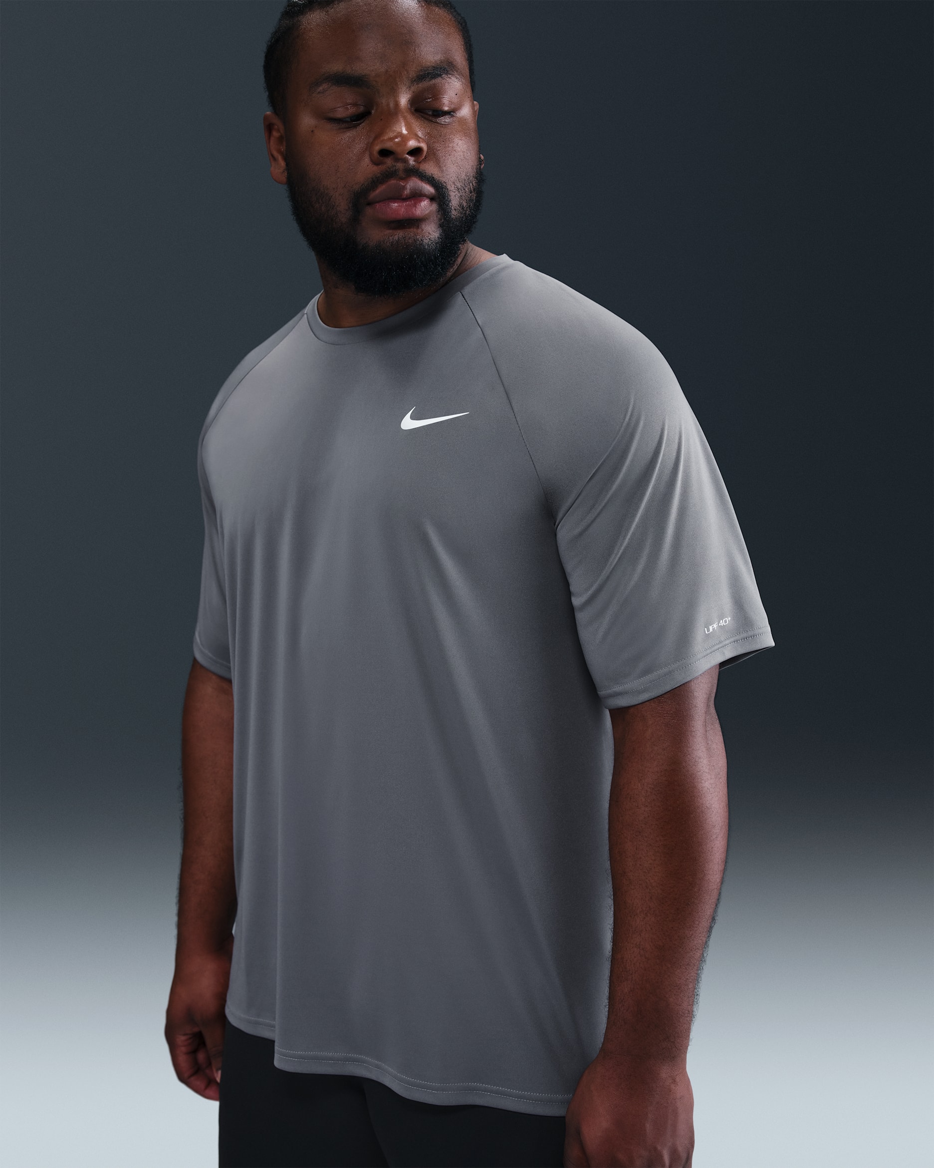 Playera de natación Hydroguard de manga corta para hombre (talla amplia) Nike Essential Dri-FIT - Gris azulado