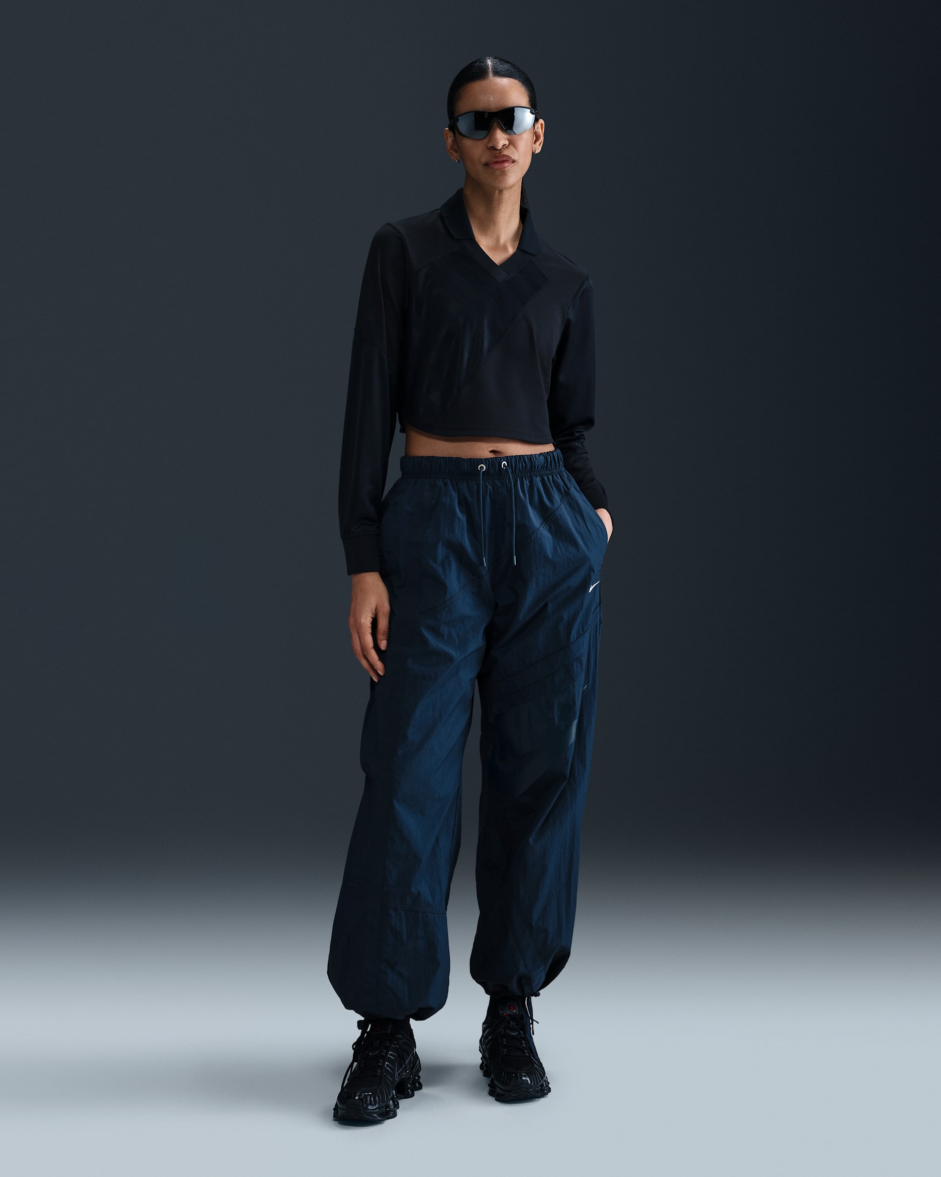 Pants de tejido Woven de tiro medio holgados con dobladillo abierto para mujer Nike Sportswear - Azul marino militar/Azul marino militar/Azul marino militar/Azul marino militar