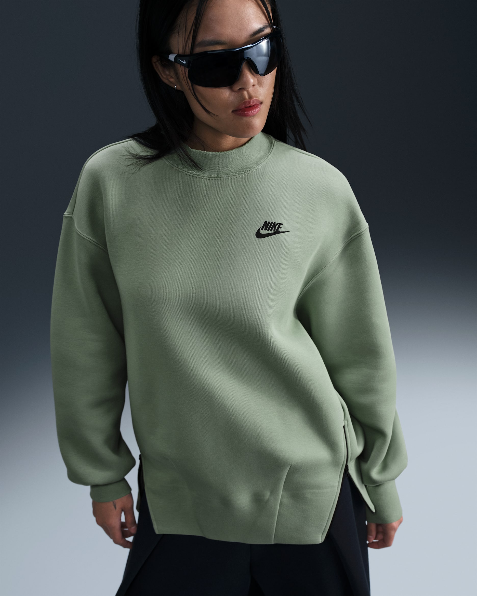 Nike Sportswear Tech Fleece Women's Oversized Crew-Neck Sweatshirt - Jade Horizon/Black