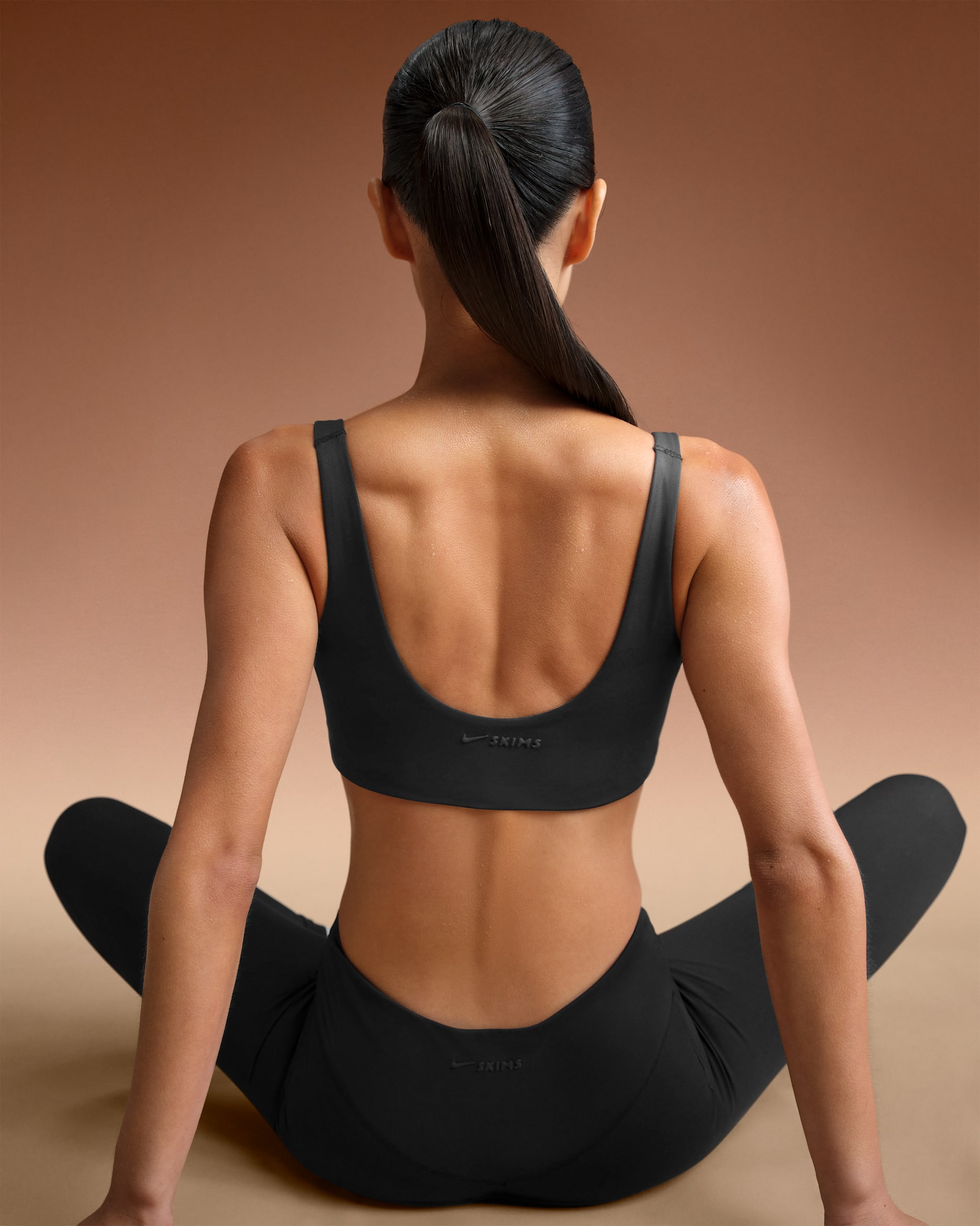 NikeSKIMS Matte Women's Scoop-Neck Bra