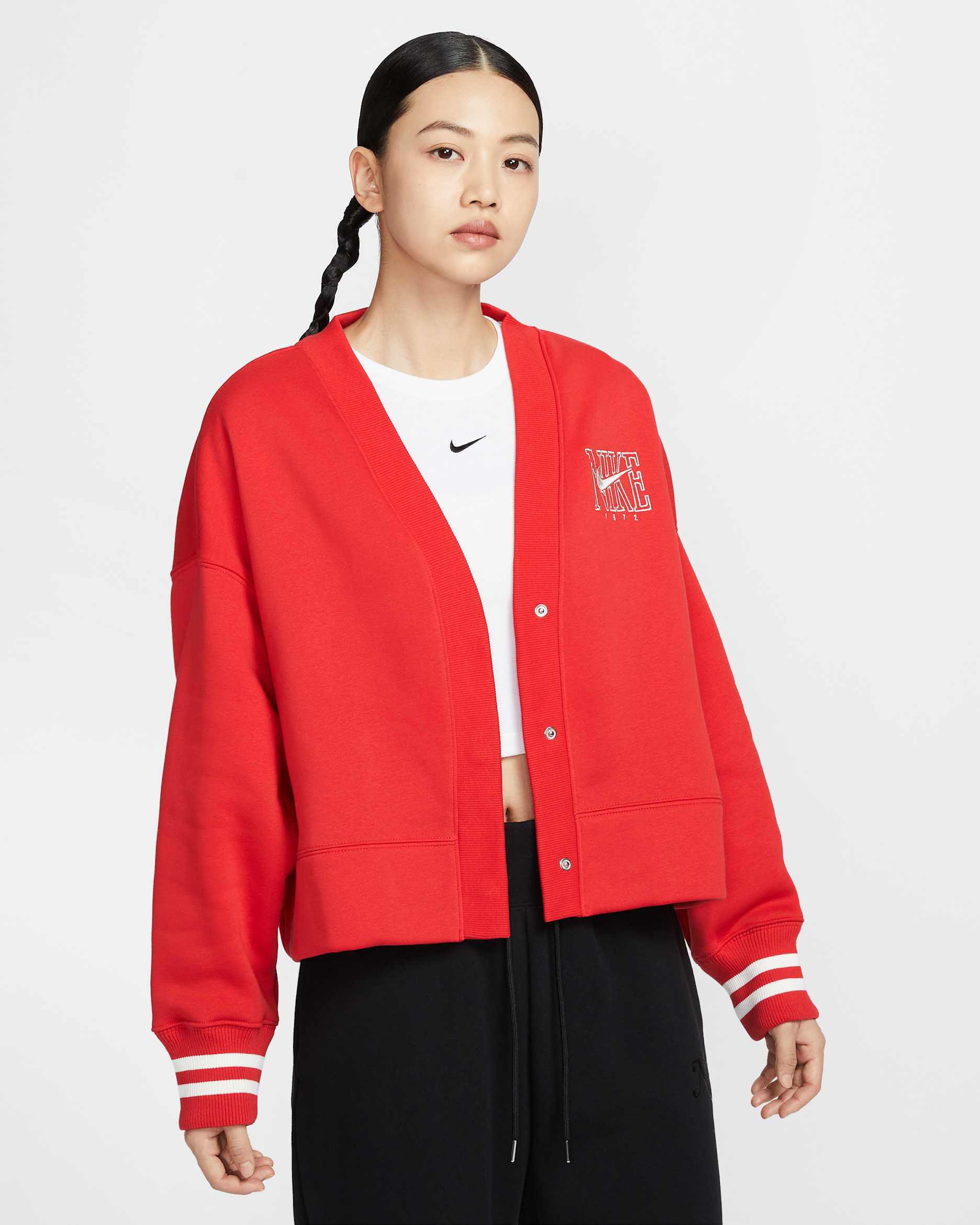 เสื้อคาร์ดิแกนลายกราฟิกขนาดโอเวอร์-โอเวอร์ไซส์ผู้หญิง Nike Sportswear Phoenix Fleece - University Red