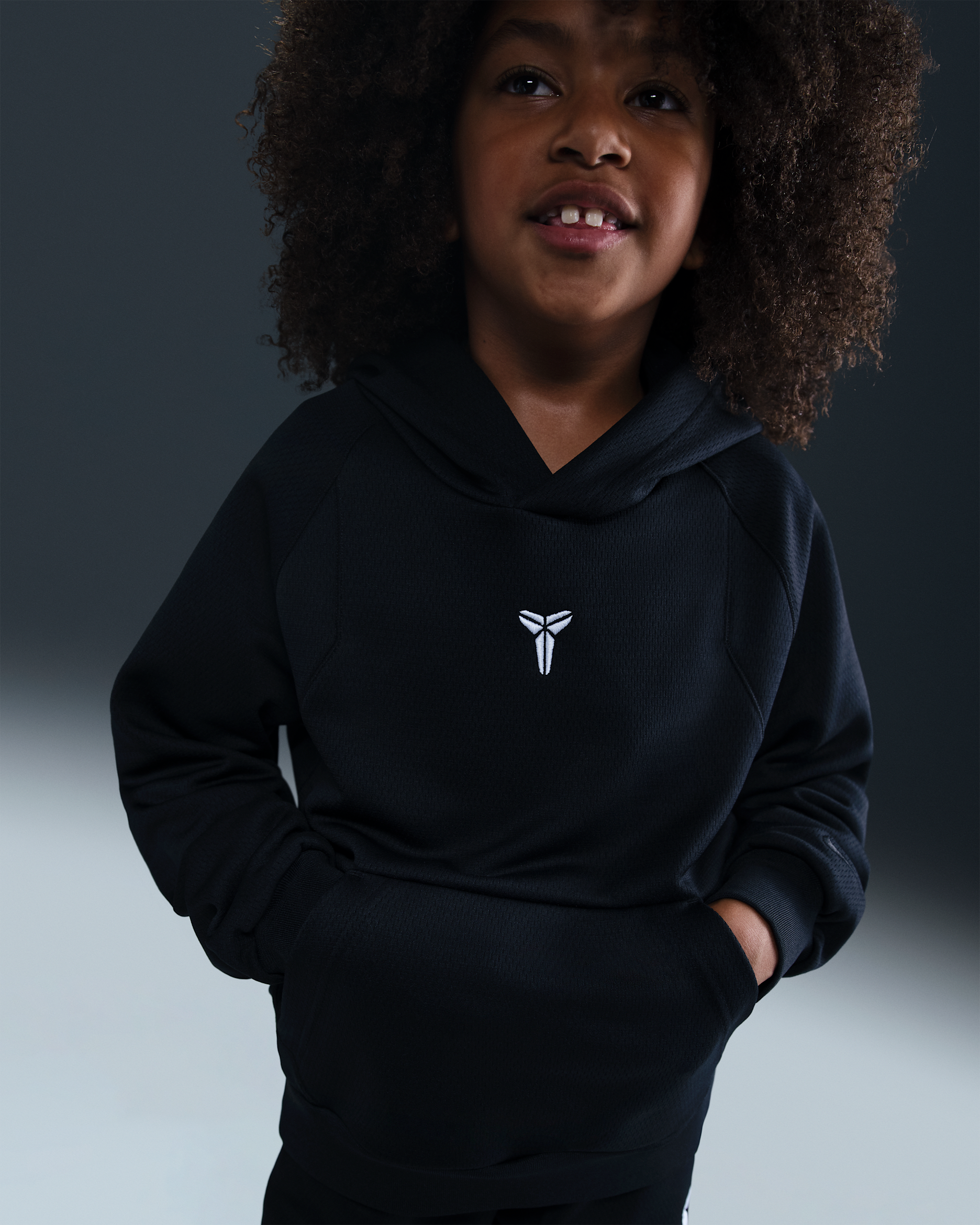 Kobe Older Kids' Therma-FIT Pullover Hoodie - Black/Black/White