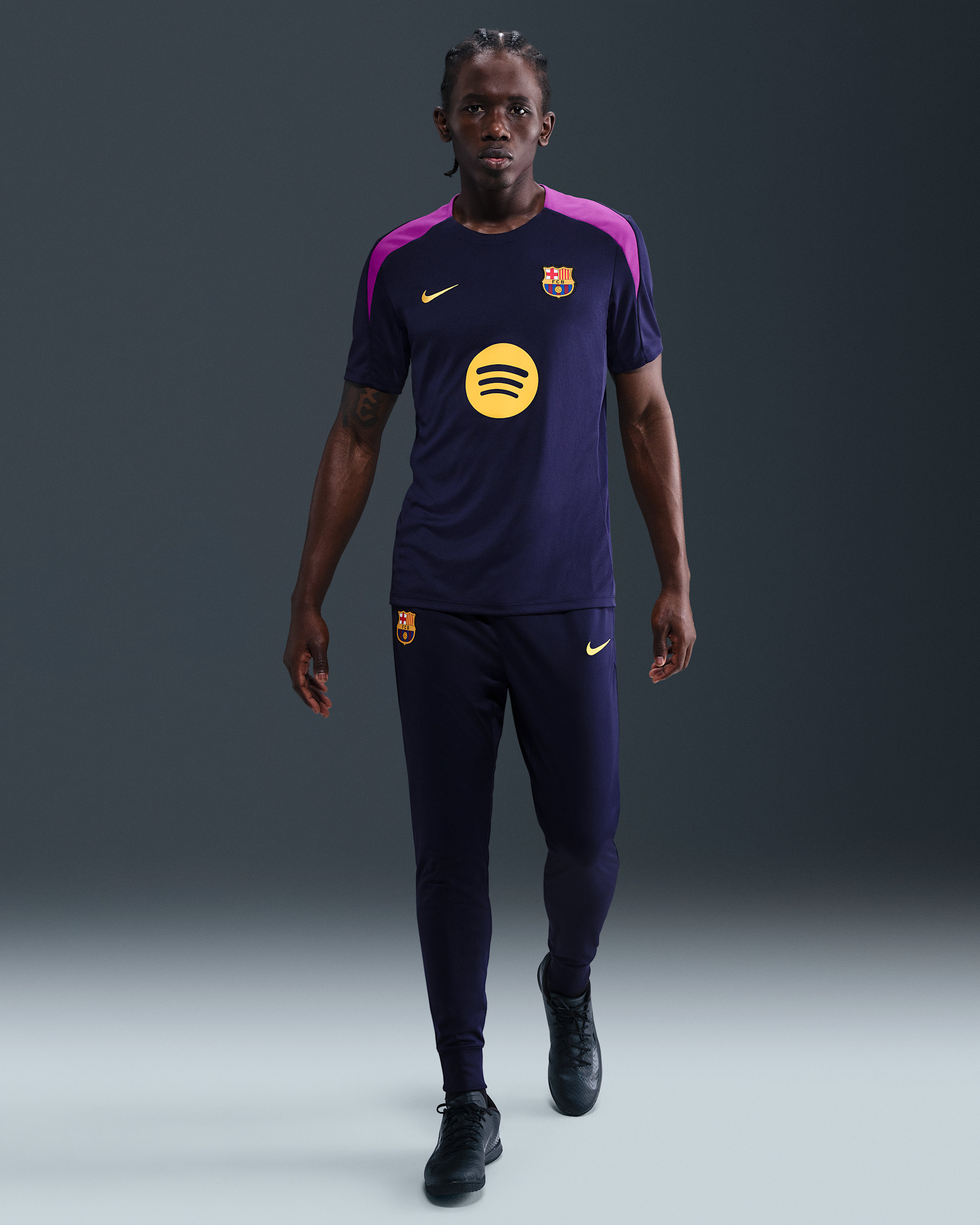 Pants deportivos de fútbol de tejido Knit Nike Dri-FIT para hombre FC Barcelona Strike - Morado imperial/Oro medio oeste