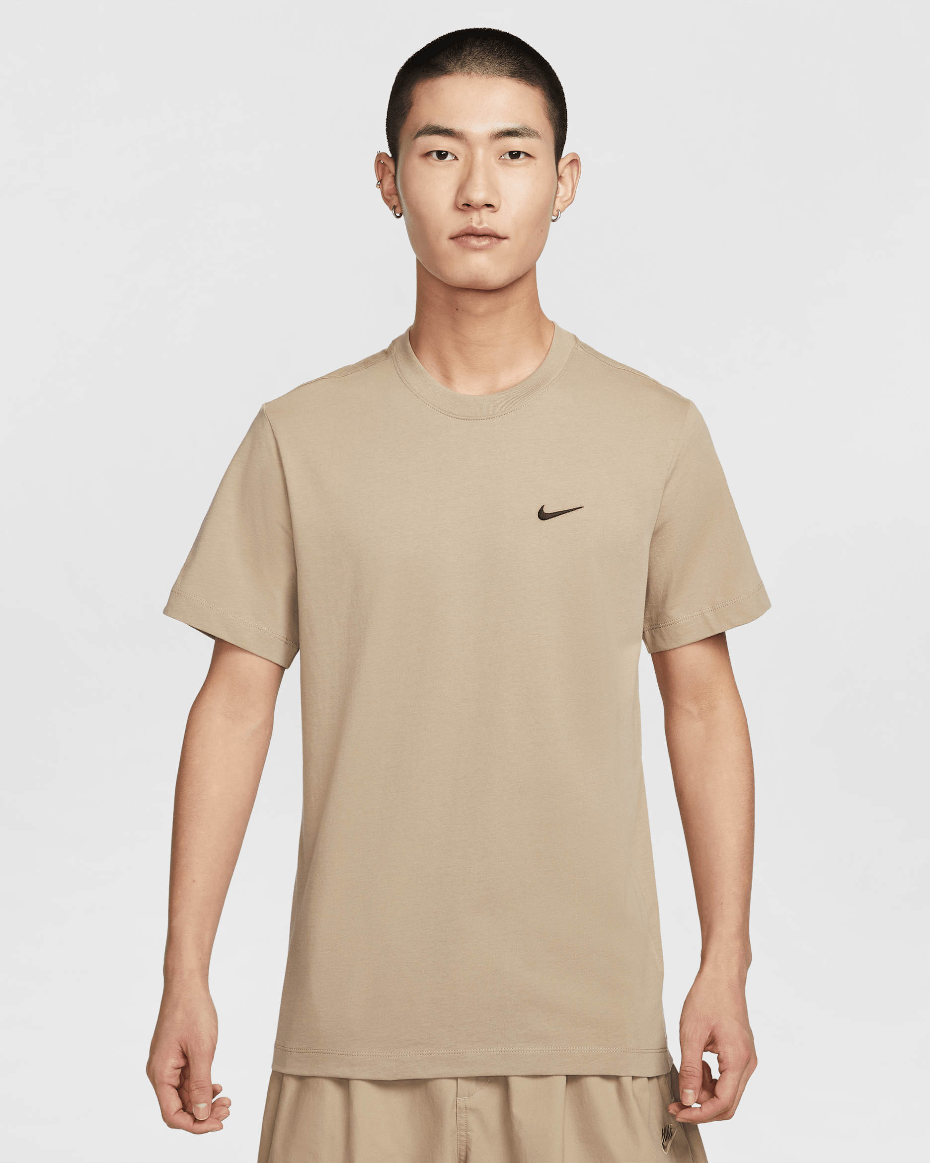 Nike Sportswear Swoosh 男款 T 恤 - Khaki