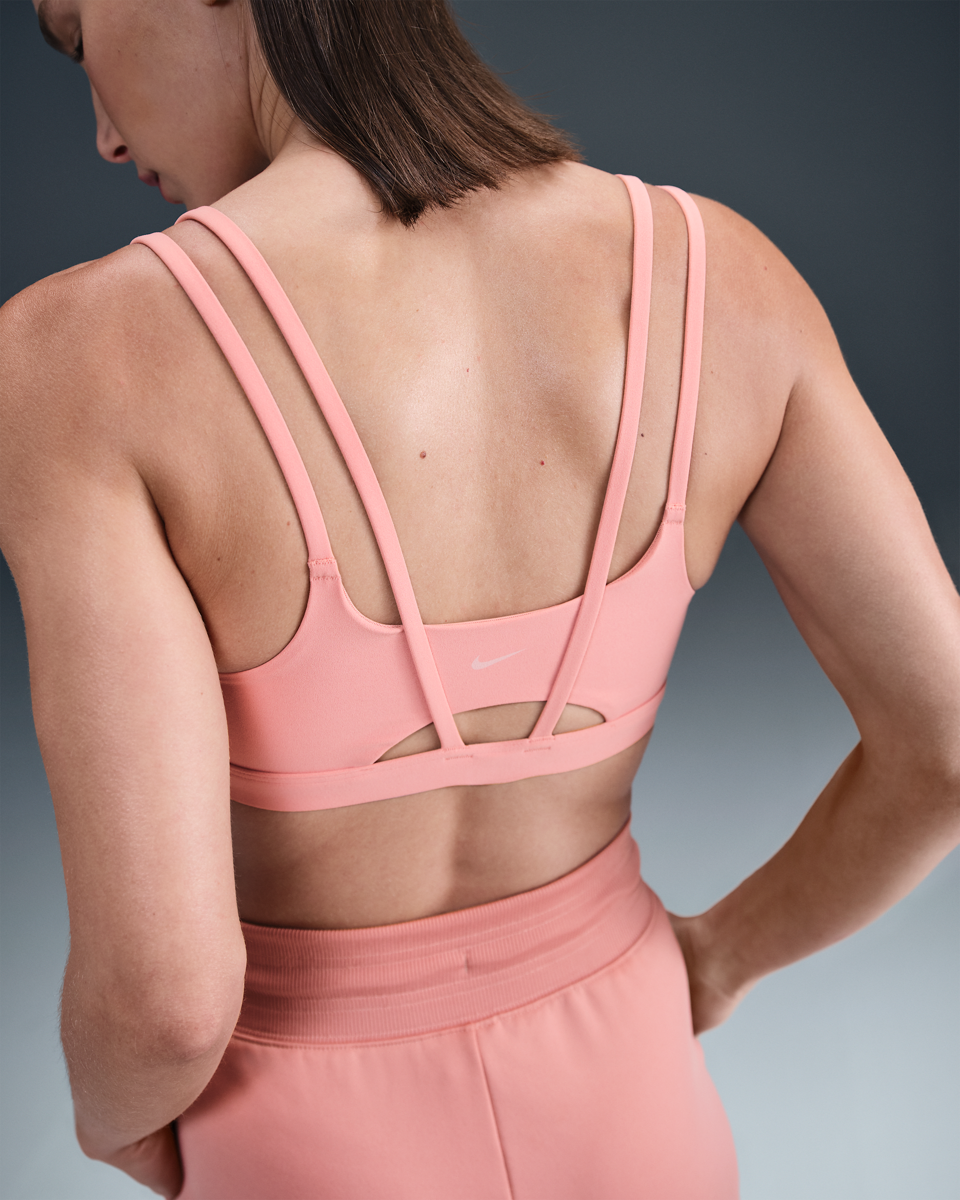 Nike Zenvy Strappy Bra deportivo de baja sujeción con almohadillas para mujer - Rosa óxido/Blanco