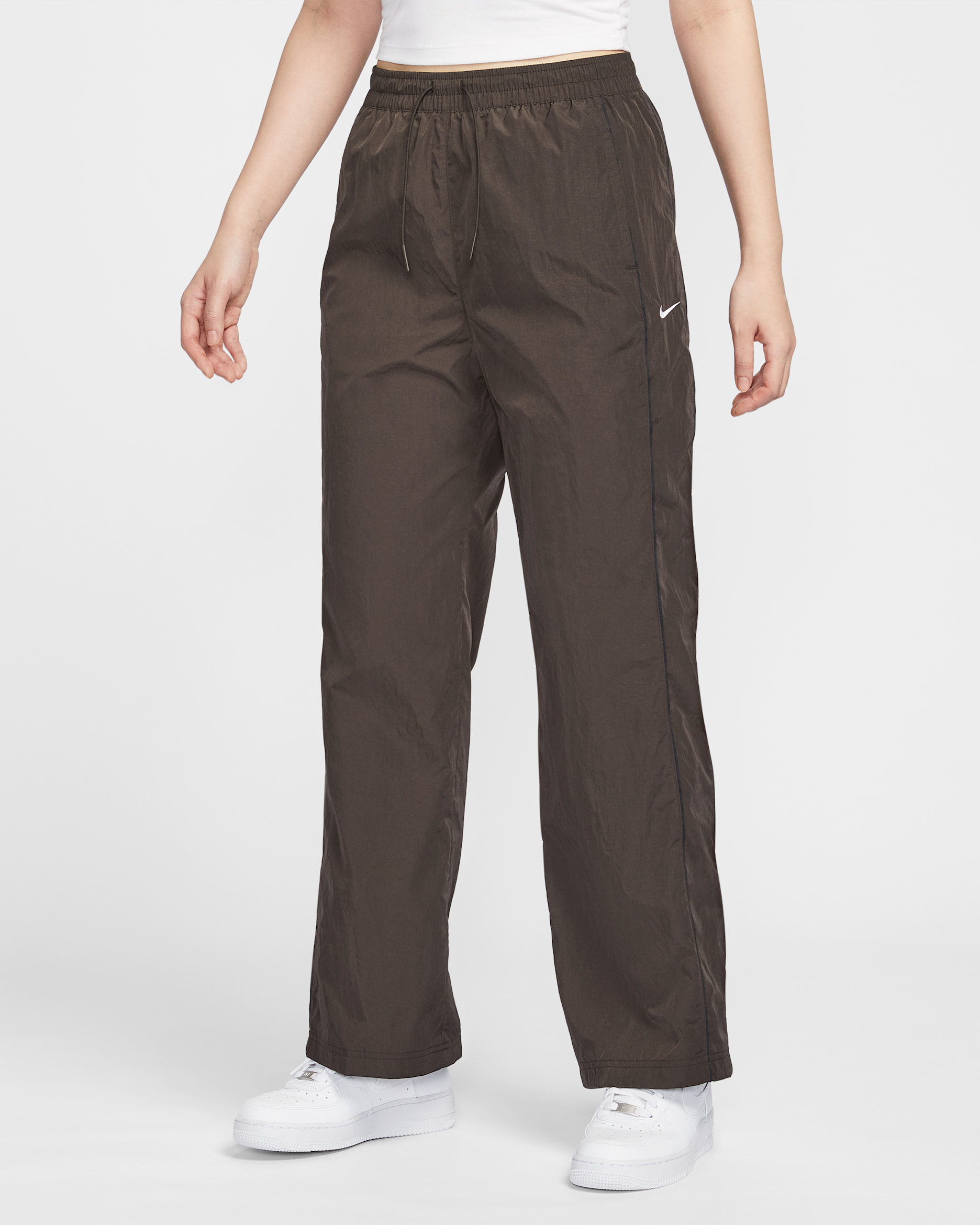 ナイキ ウィンドランナー ウィメンズ ハイウエスト ウーブン オープンヘム パンツ - ベルベットブラウン/ブラック/ホワイト
