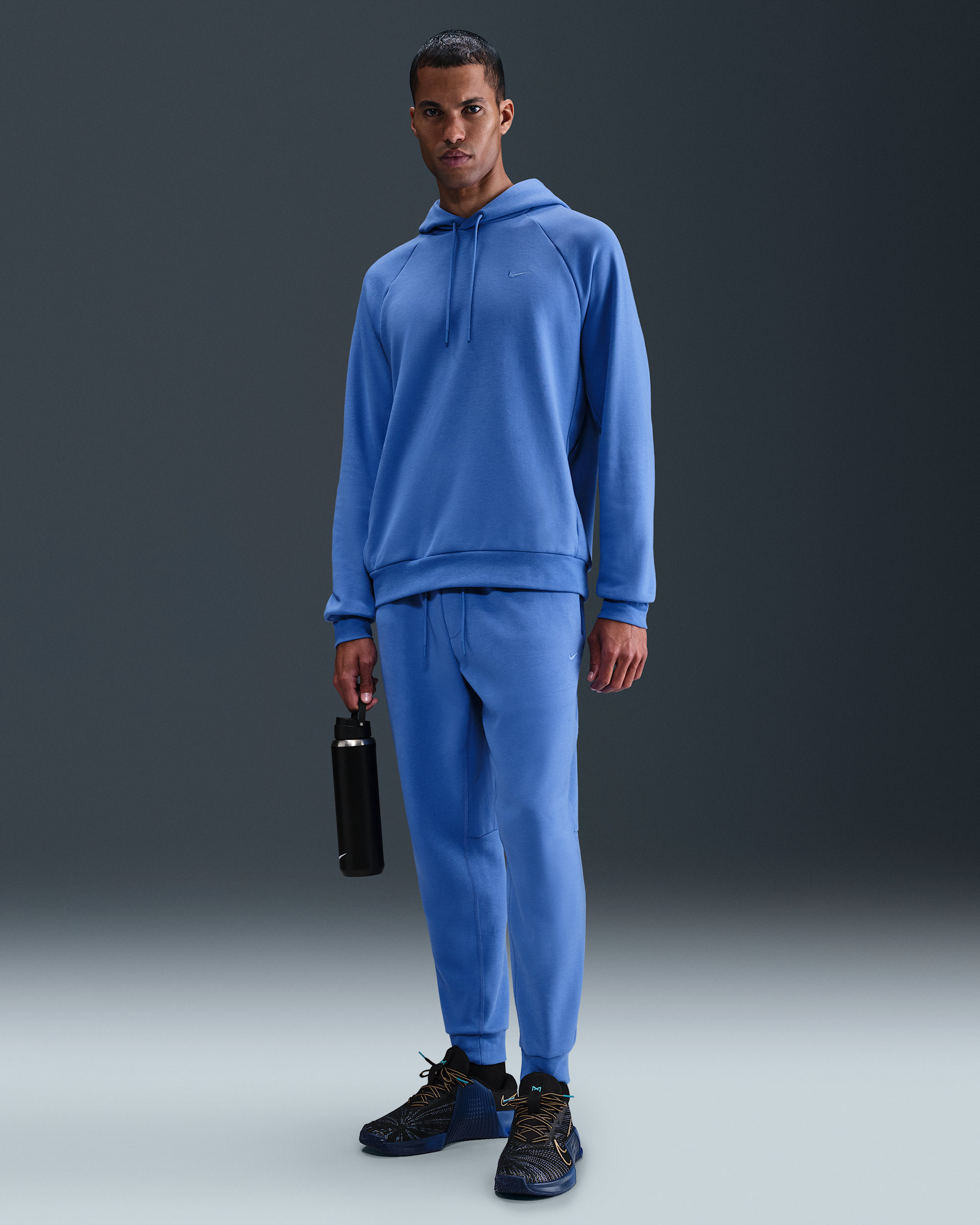 Joggers de alto rendimiento Dri-FIT con protección UV para hombre Nike Primary Fleece - Azul cometa/Azul cometa