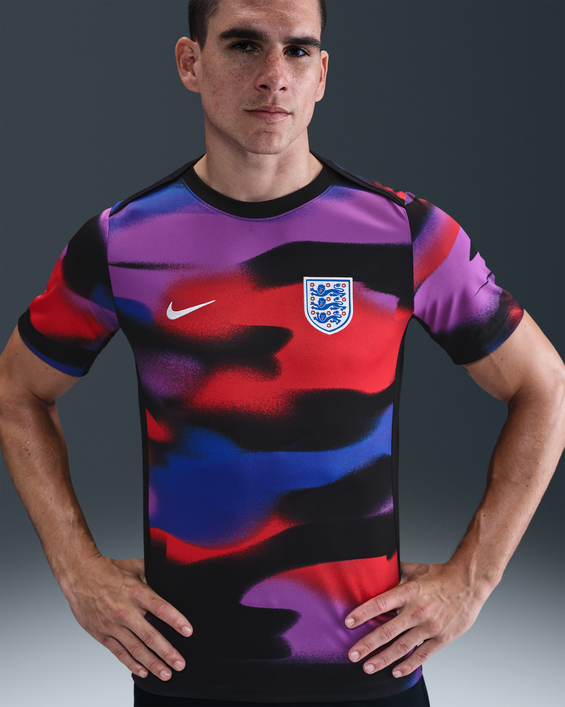 Engeland Academy Pro Nike Dri-FIT warming-up voetbalshirt met korte mouwen voor heren - Hyper Royal/Zwart/Zwart/Wit