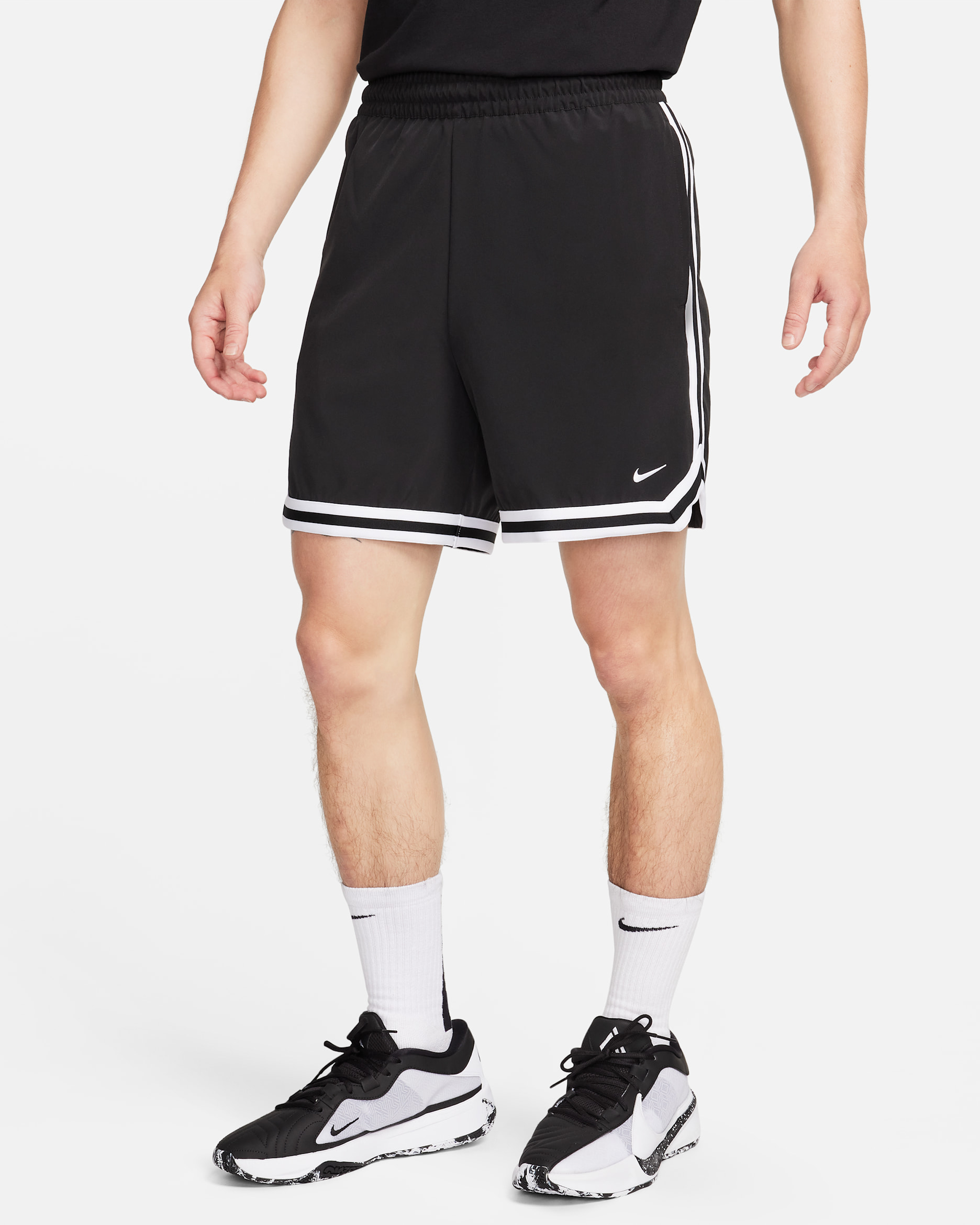 กางเกงบาสเก็ตบอลขาสั้น 6 นิ้วแบบทอกันยูวี Dri-FIT ผู้ชาย Nike DNA - ดำ/ขาว/ขาว