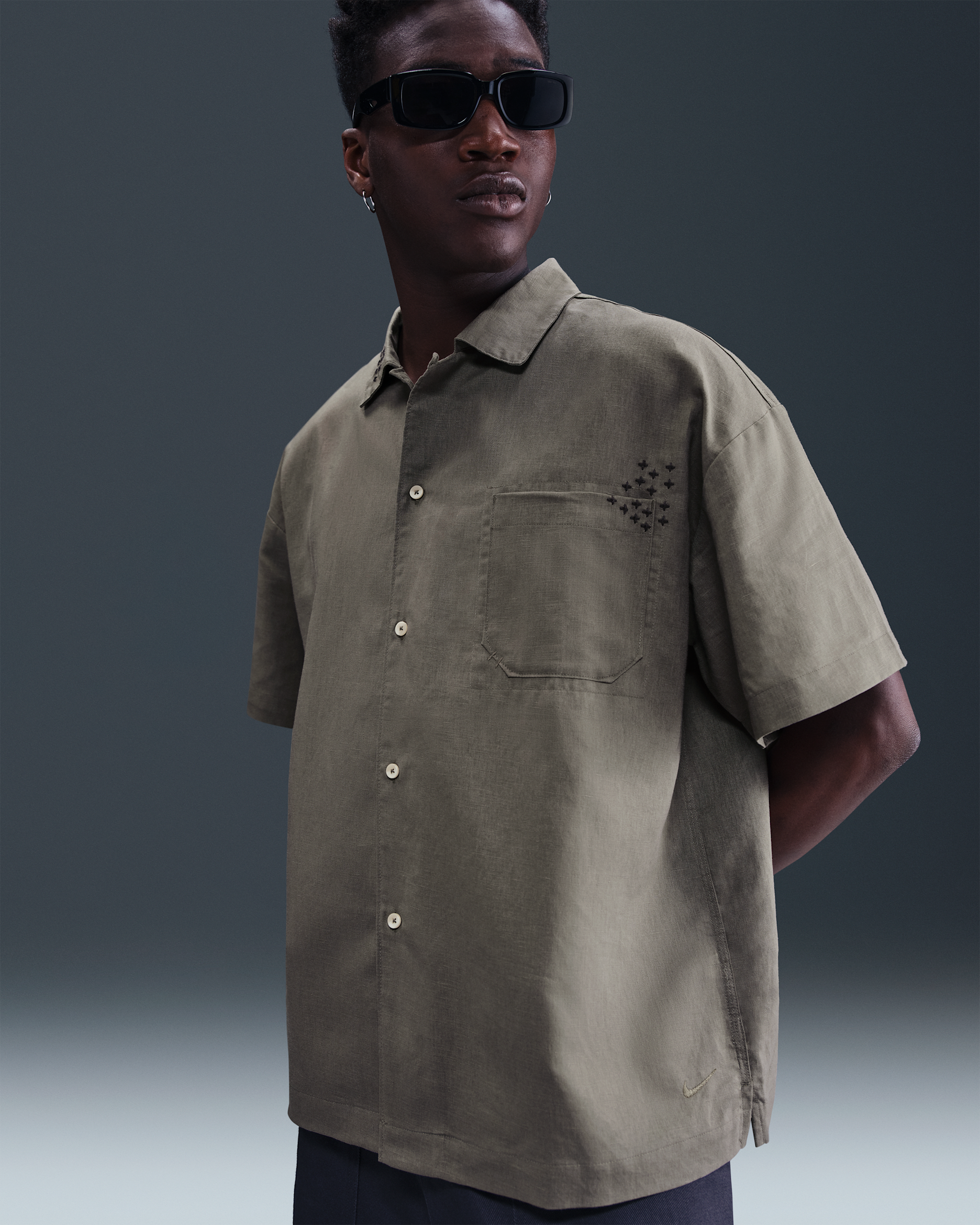 Camisa con botones de manga corta de lino para hombre Nike Life - Cueva/Antracita/Cueva