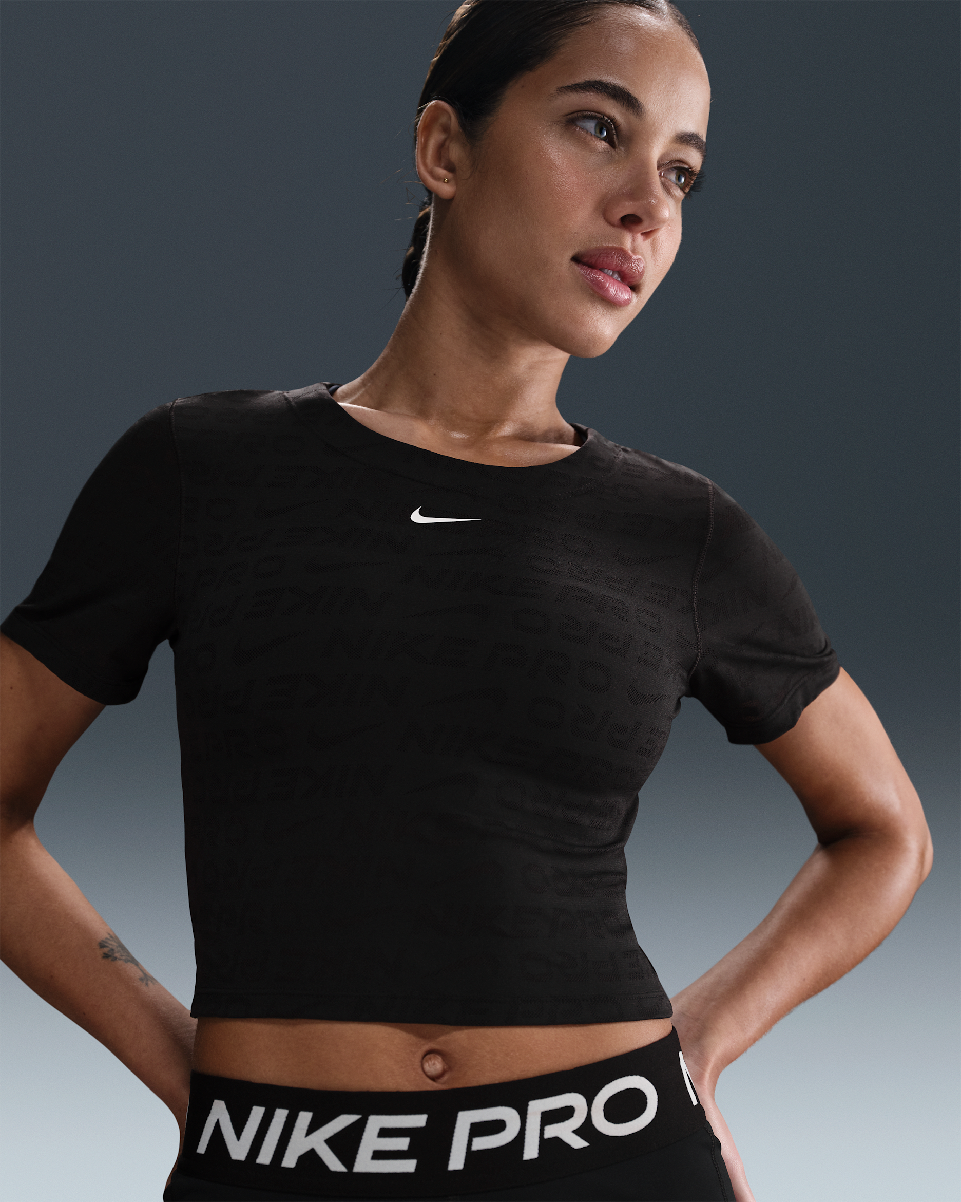 Nike Pro Women's Dri-FIT Short-Sleeve Cropped Jacquard Top - Black/White
