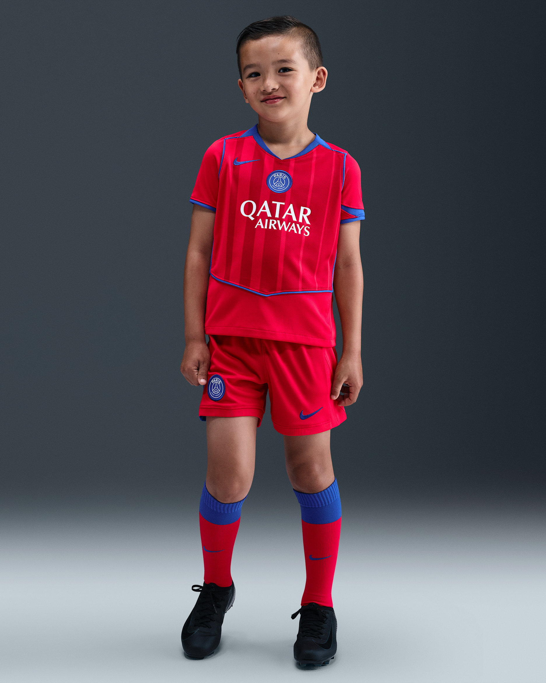Paris Saint-Germain 2025/26 Stadium Third Younger Kids' Nike Dri-FIT Total 90 Football 3-Piece Kit - Global Red/Sport Red/Hyper Royal