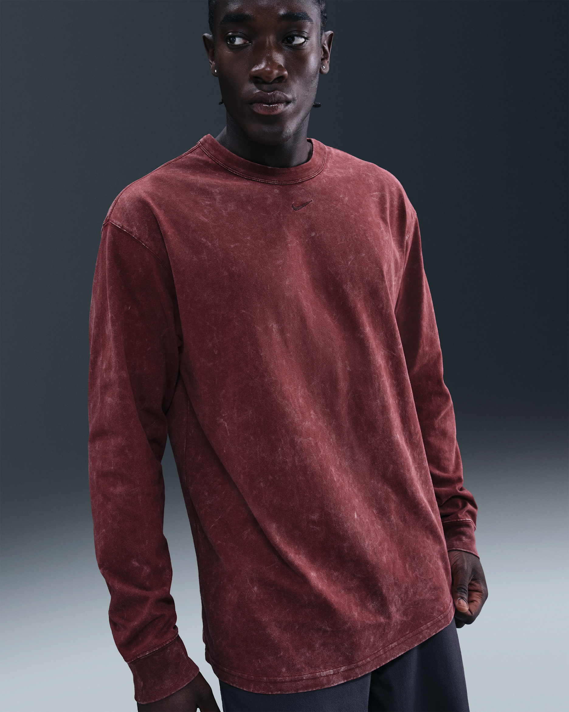 Nike Sportswear Premium Essentials Men's Long-Sleeve T-Shirt - Dark Team Red