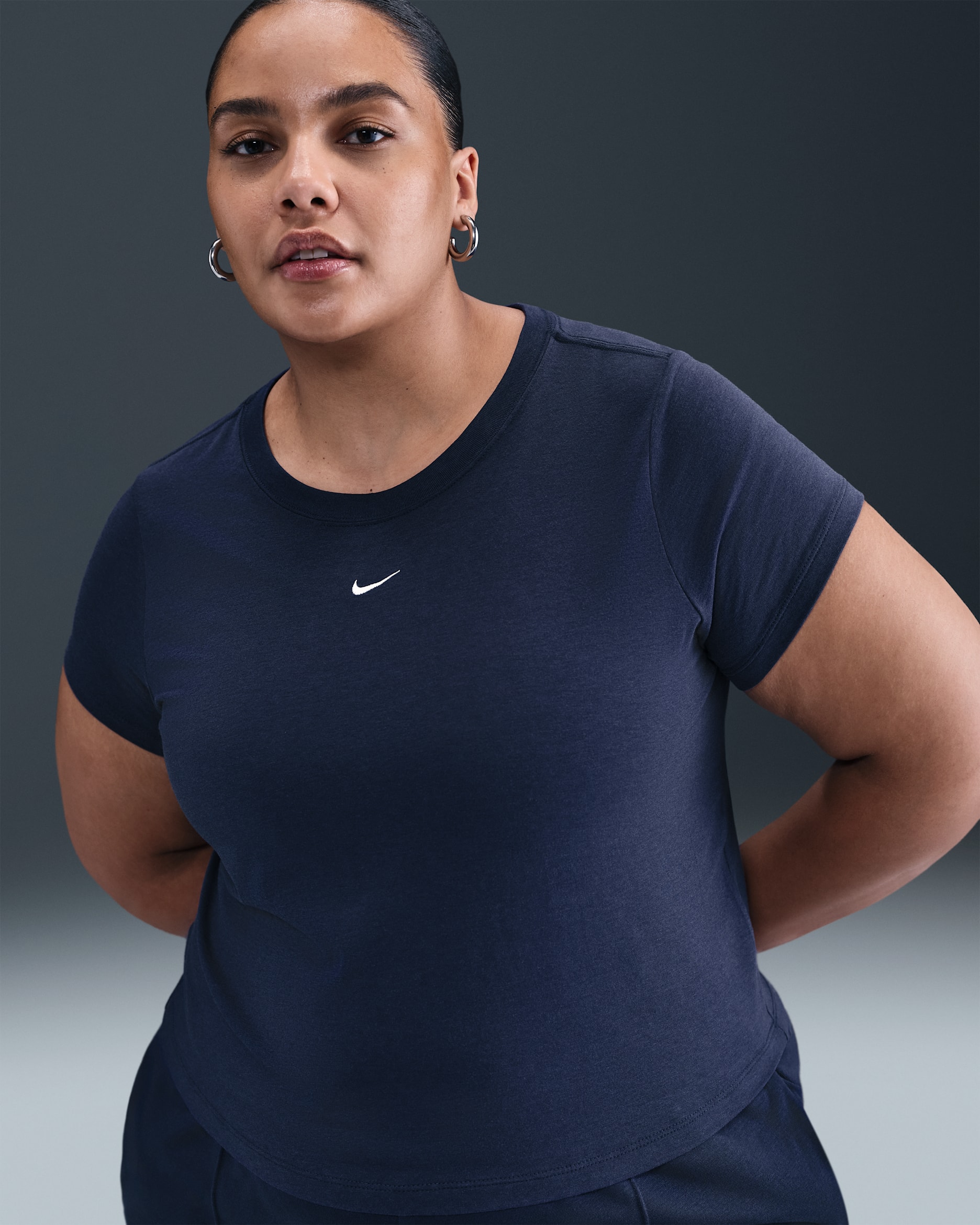 Playera cropped para mujer (talla grande) Nike Sportswear Chill Knit - Azul marino medianoche/Vela