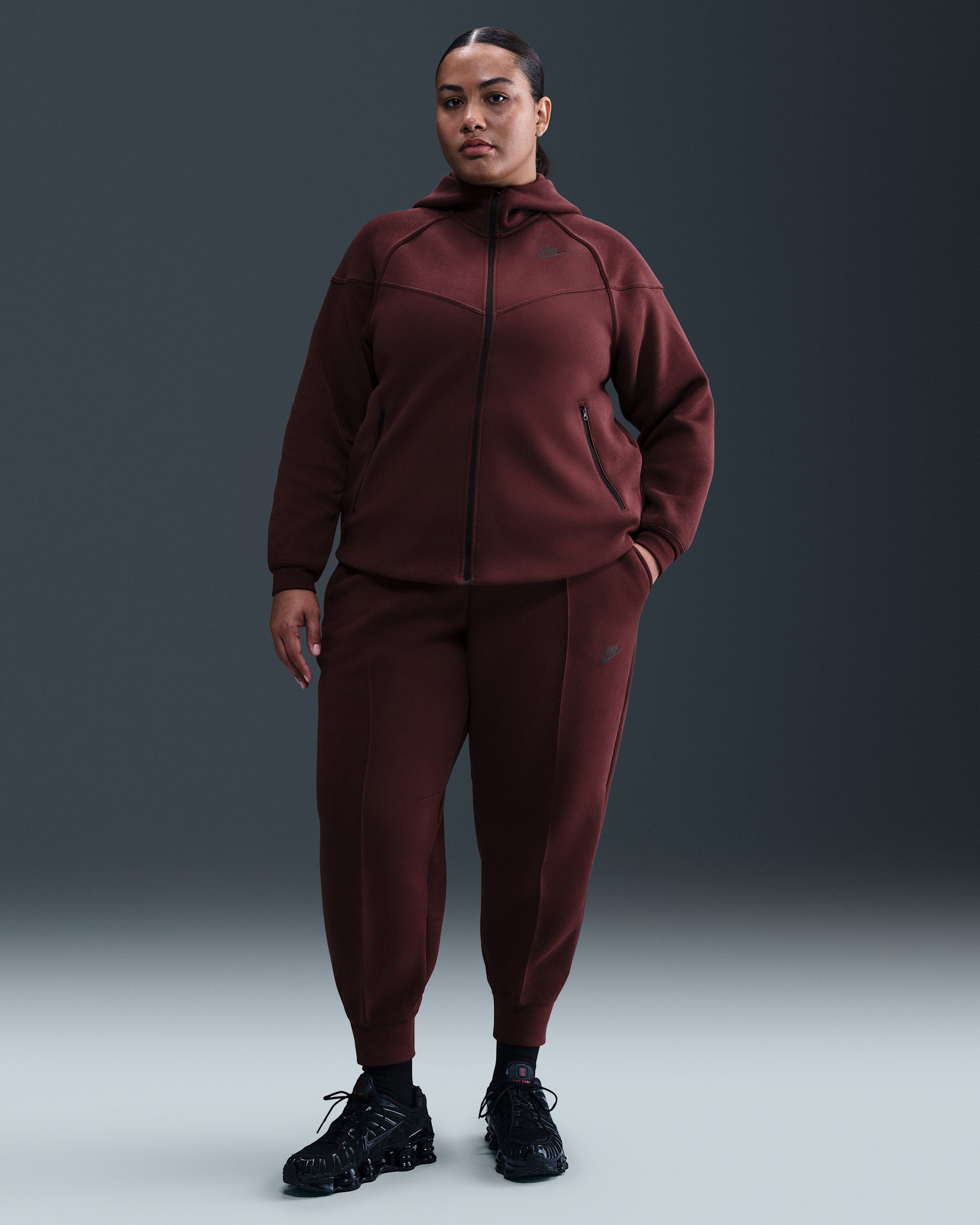 Joggers de tiro medio para mujer (talla grande) Nike Sportswear Tech Fleece - Burdeos enérgico/Negro