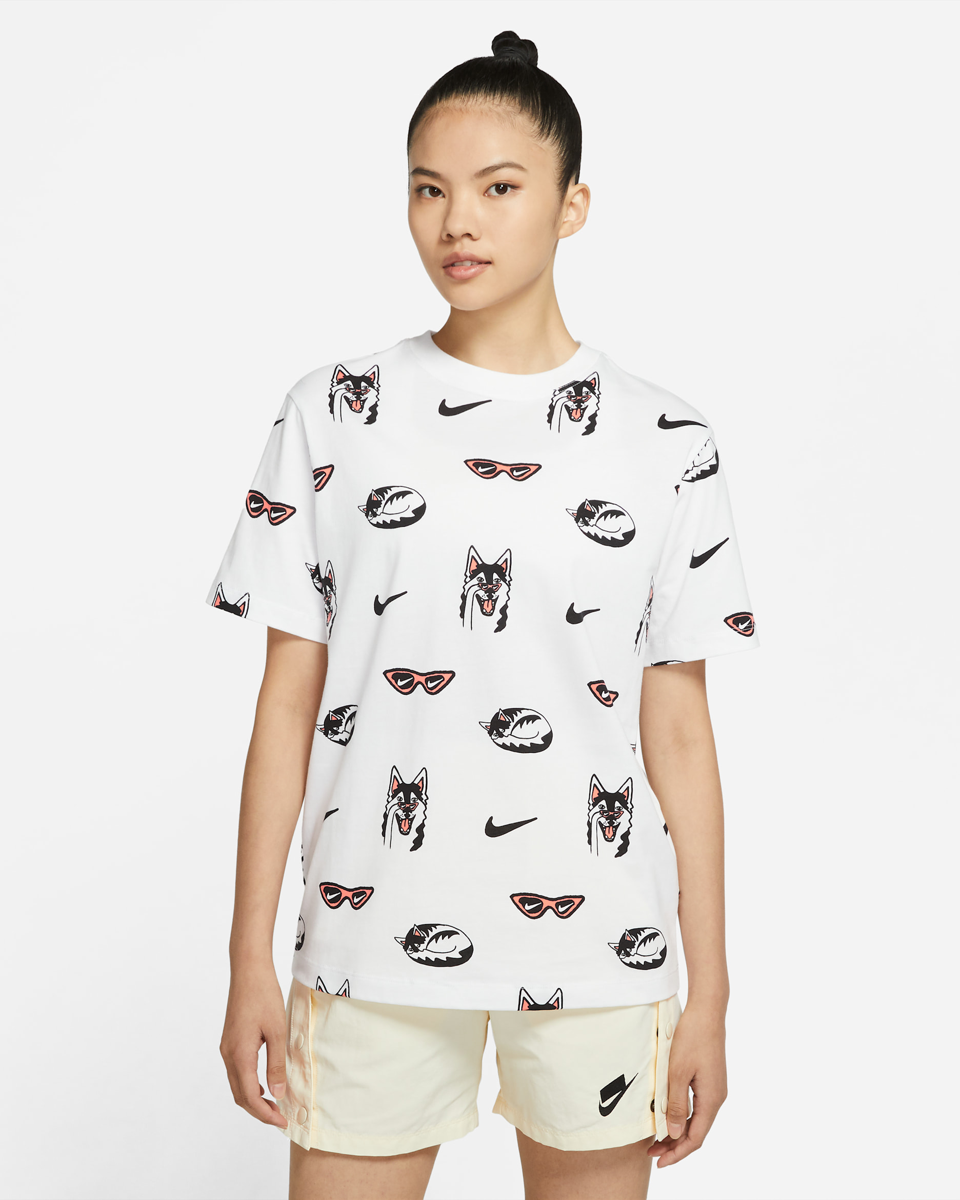 เสื้อยืดบอยเฟรนด์ผู้หญิง Nike Sportswear - ขาว