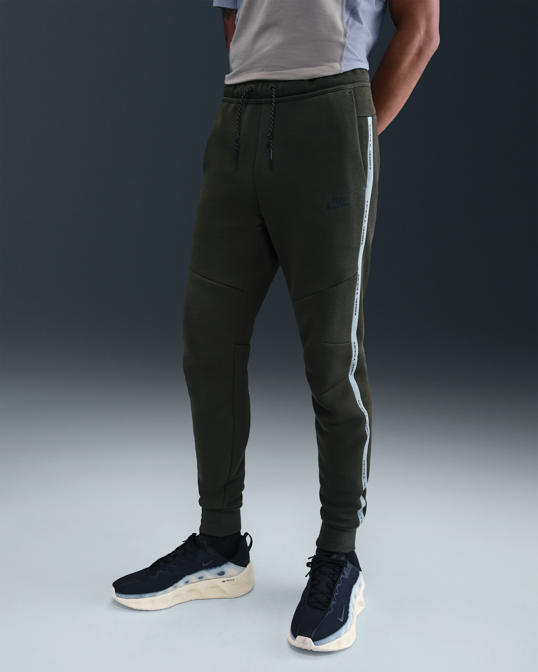 Nike Tech Men's Fleece Joggers with Reflective Accents
