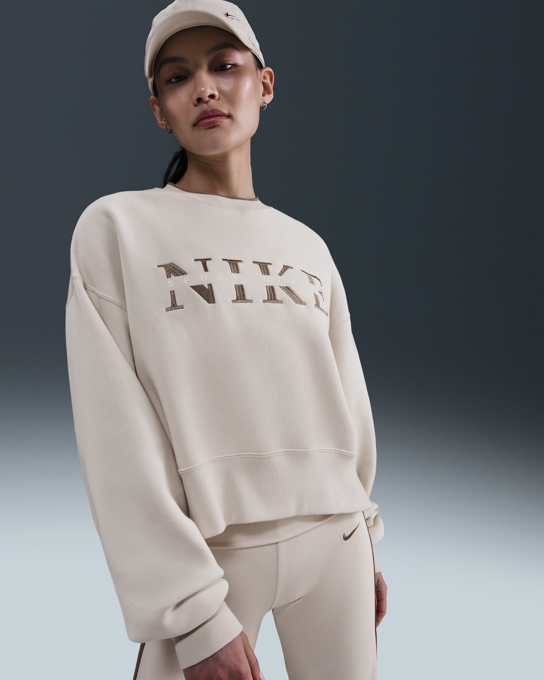 Sweatshirt de gola redonda folgada Nike Sportswear Phoenix Fleece para mulher - Castanho Orewood claro