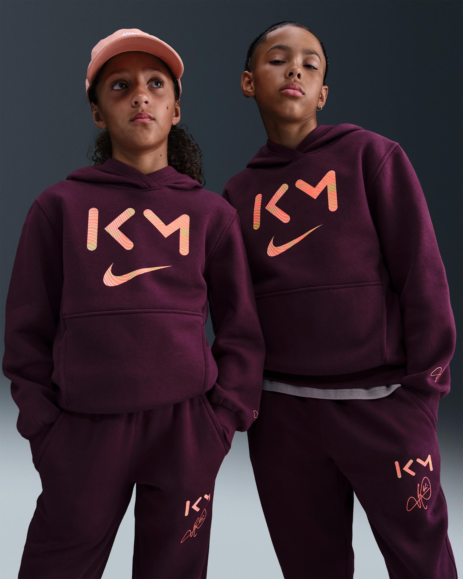 Kylian Mbappé Club Fleece Older Kids' Nike Dri-FIT Football Hoodie - Bordeaux/Orange Pulse/Melon Tint