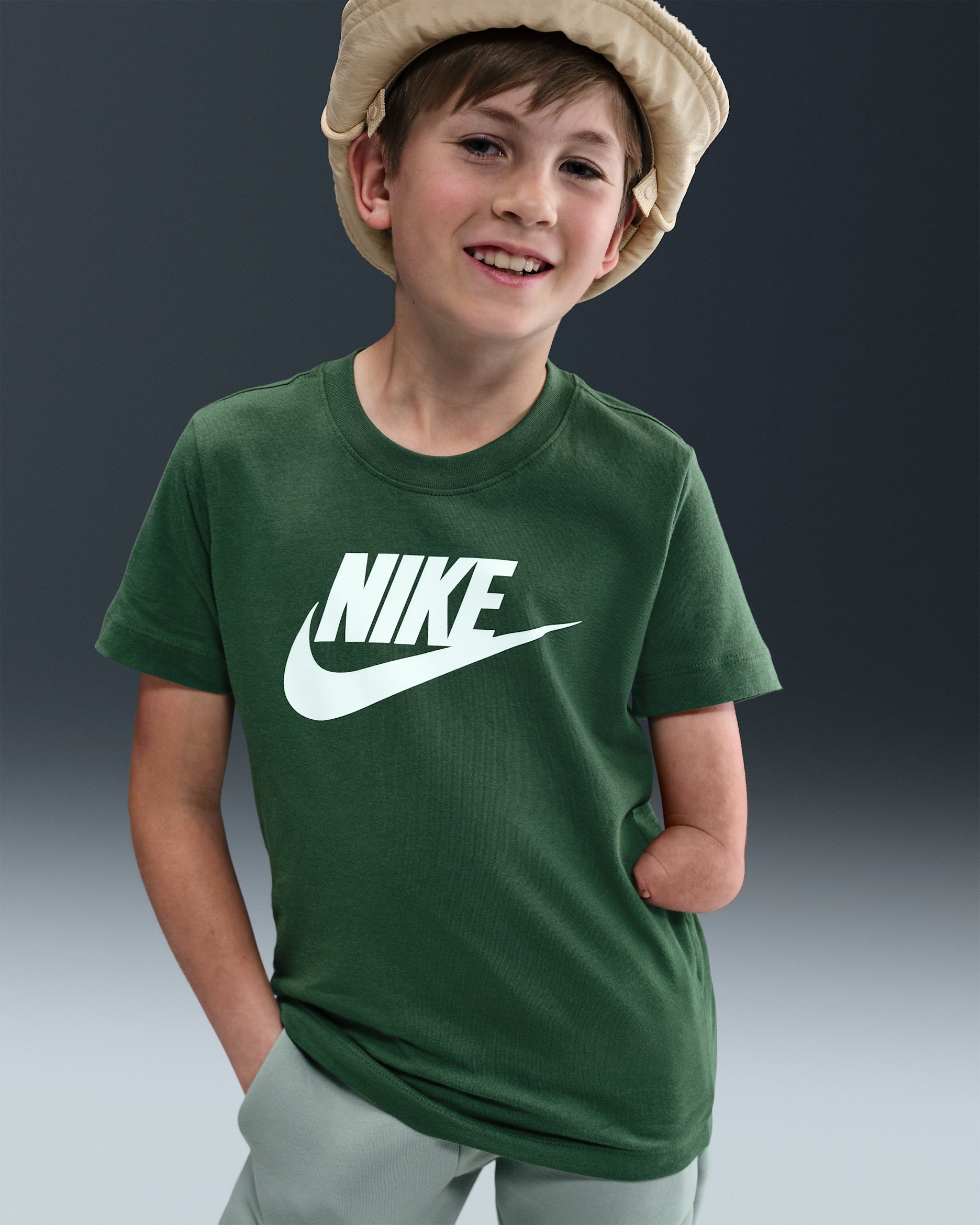 เสื้อยืดเด็กโต Nike Sportswear - Fir