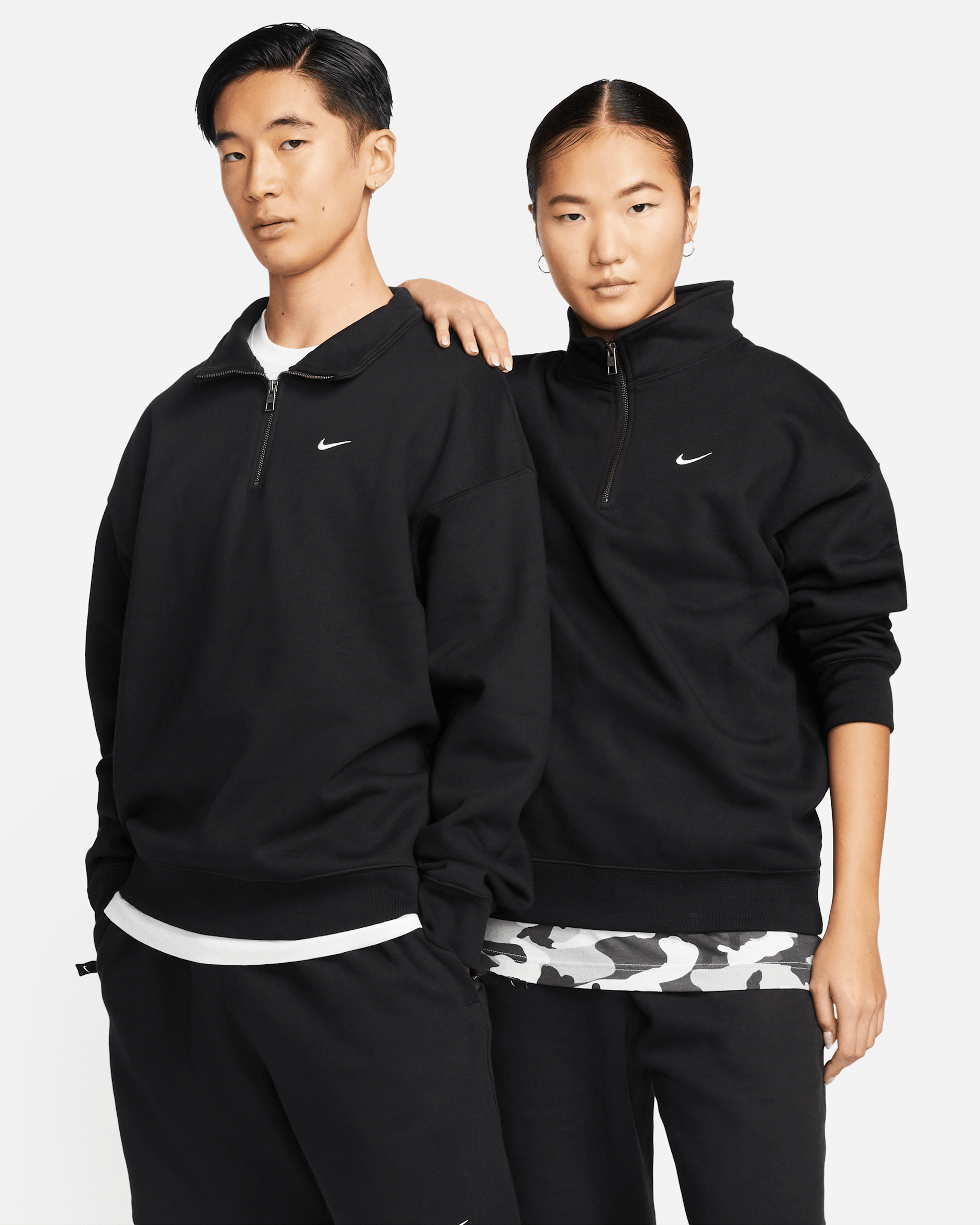 Nike Solo Swoosh Men's 1/4-Zip Top - Black/White