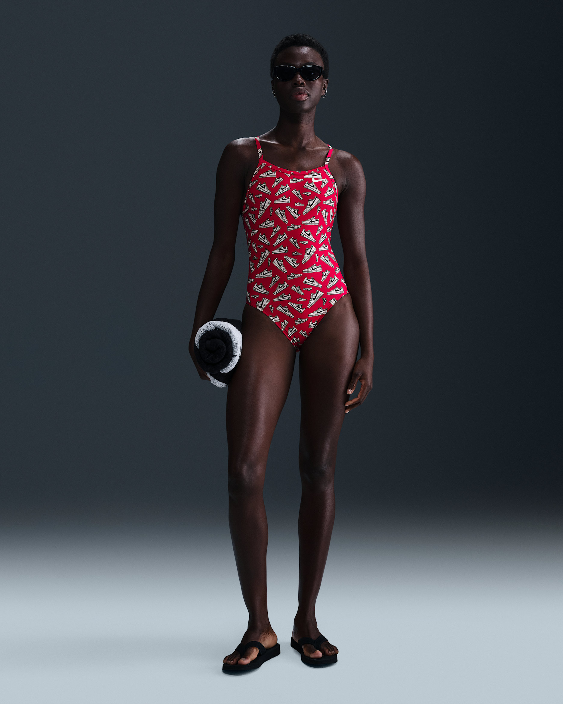 Traje de baño de una sola pieza de espalda deportiva para mujer Nike Swim HydraStrong - Rojo universitario/Blanco/Blanco