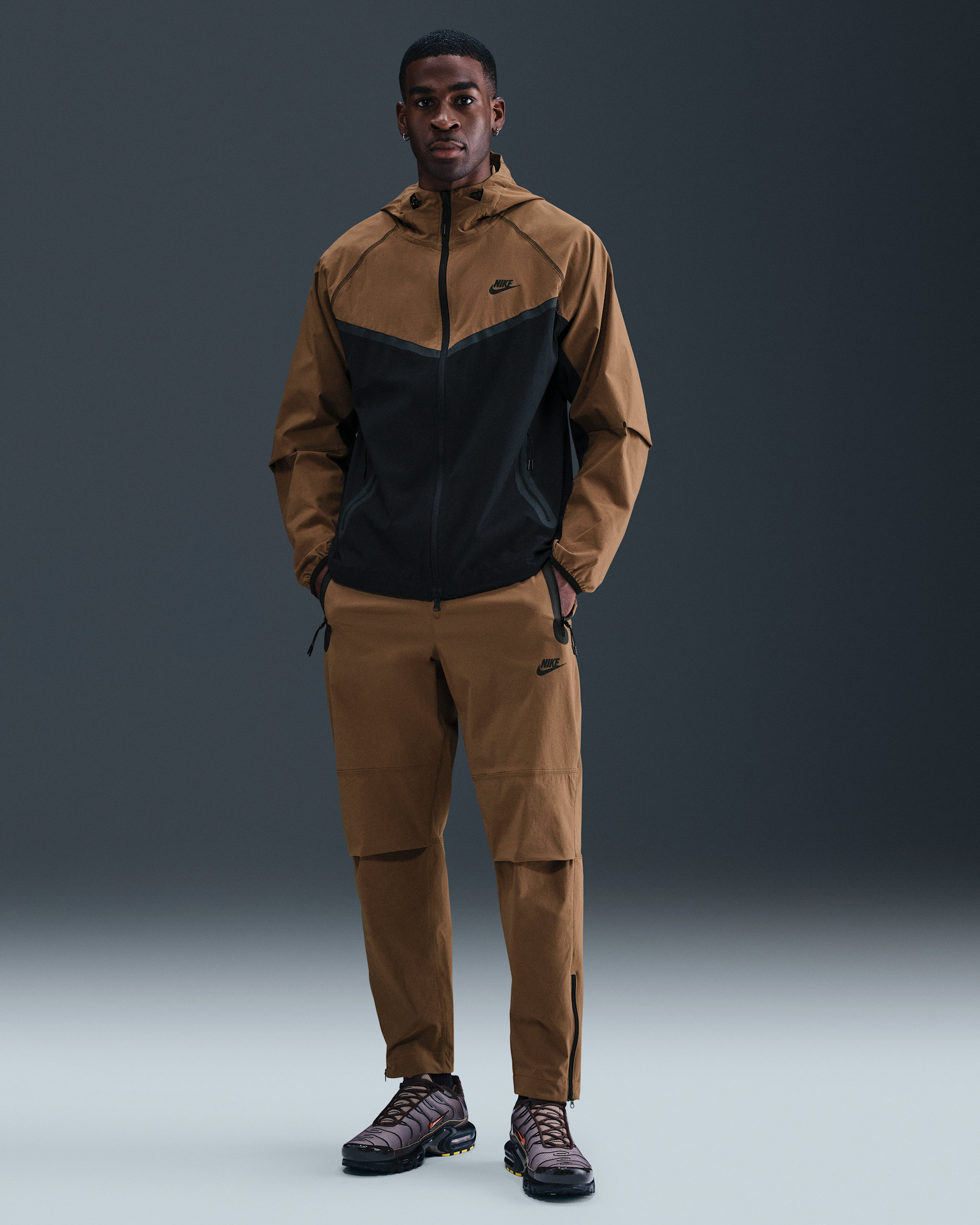 Nike Tech Men's Woven Trousers - Mosswood Brown/Black