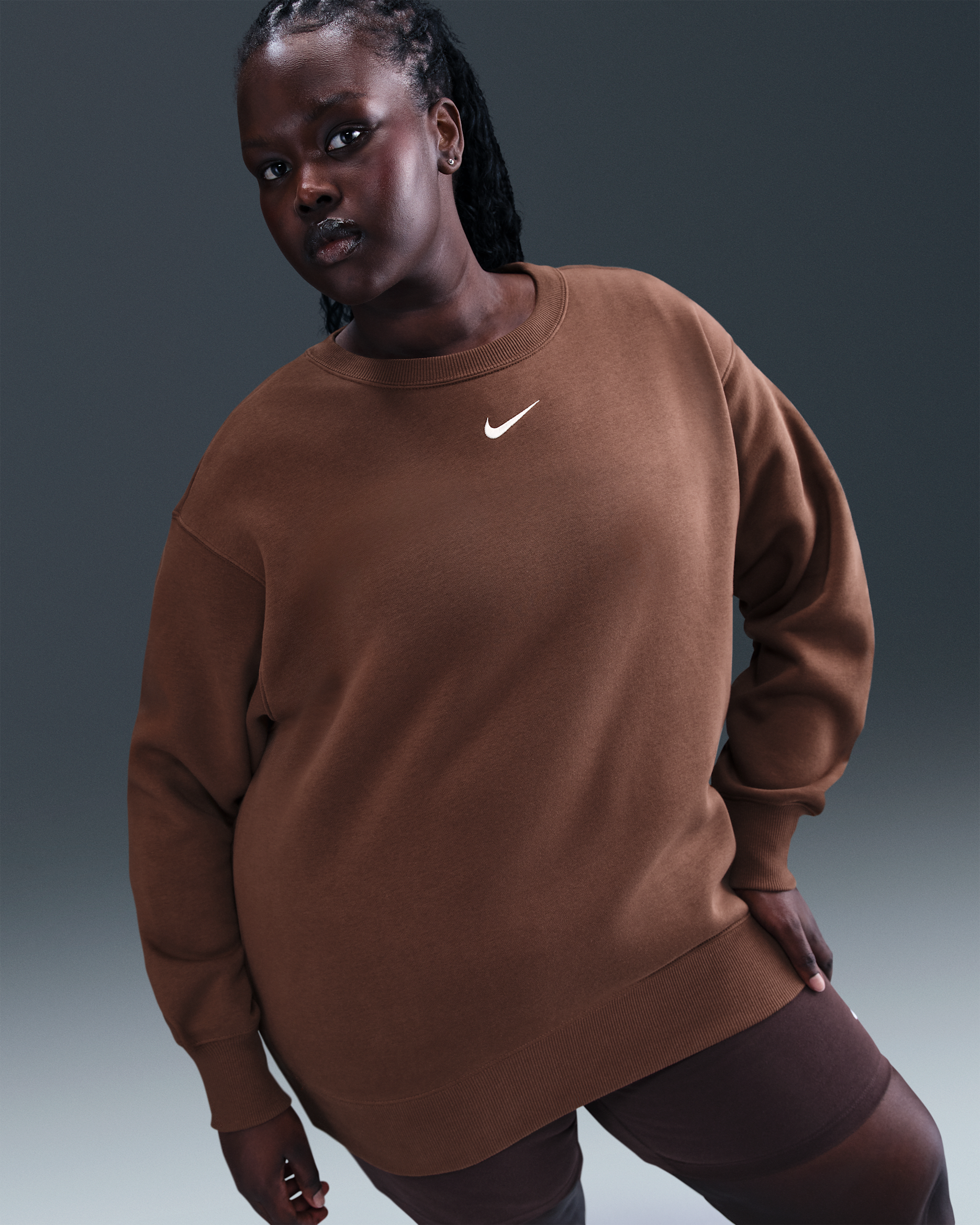 Nike Sportswear Phoenix Fleece Women's Oversized Crew-Neck Sweatshirt (Plus Size) - Fauna Brown/Sail