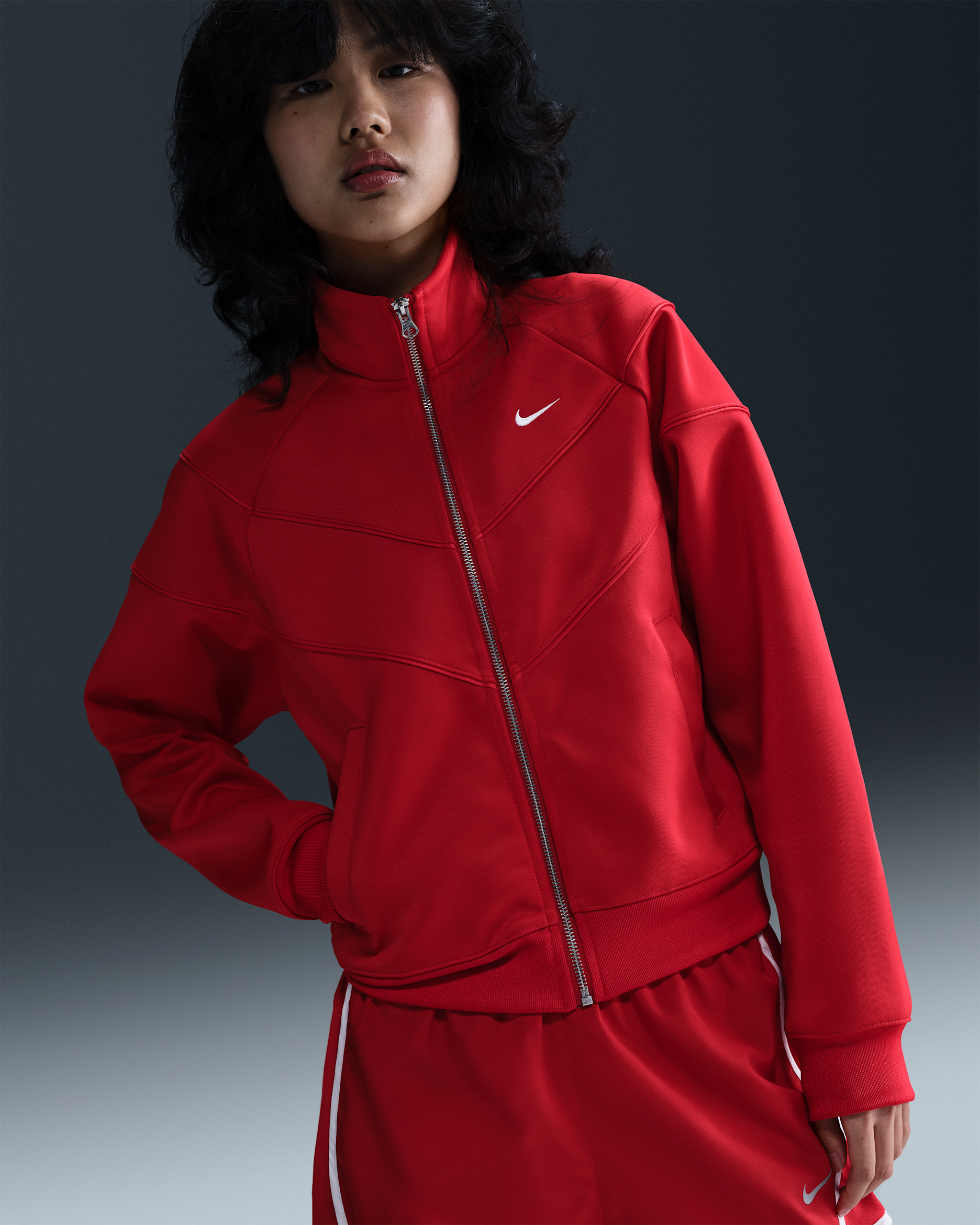 เสื้อแจ็คเก็ตแบบถักผู้หญิง Nike Sportswear Windrunner - University Red/ขาว