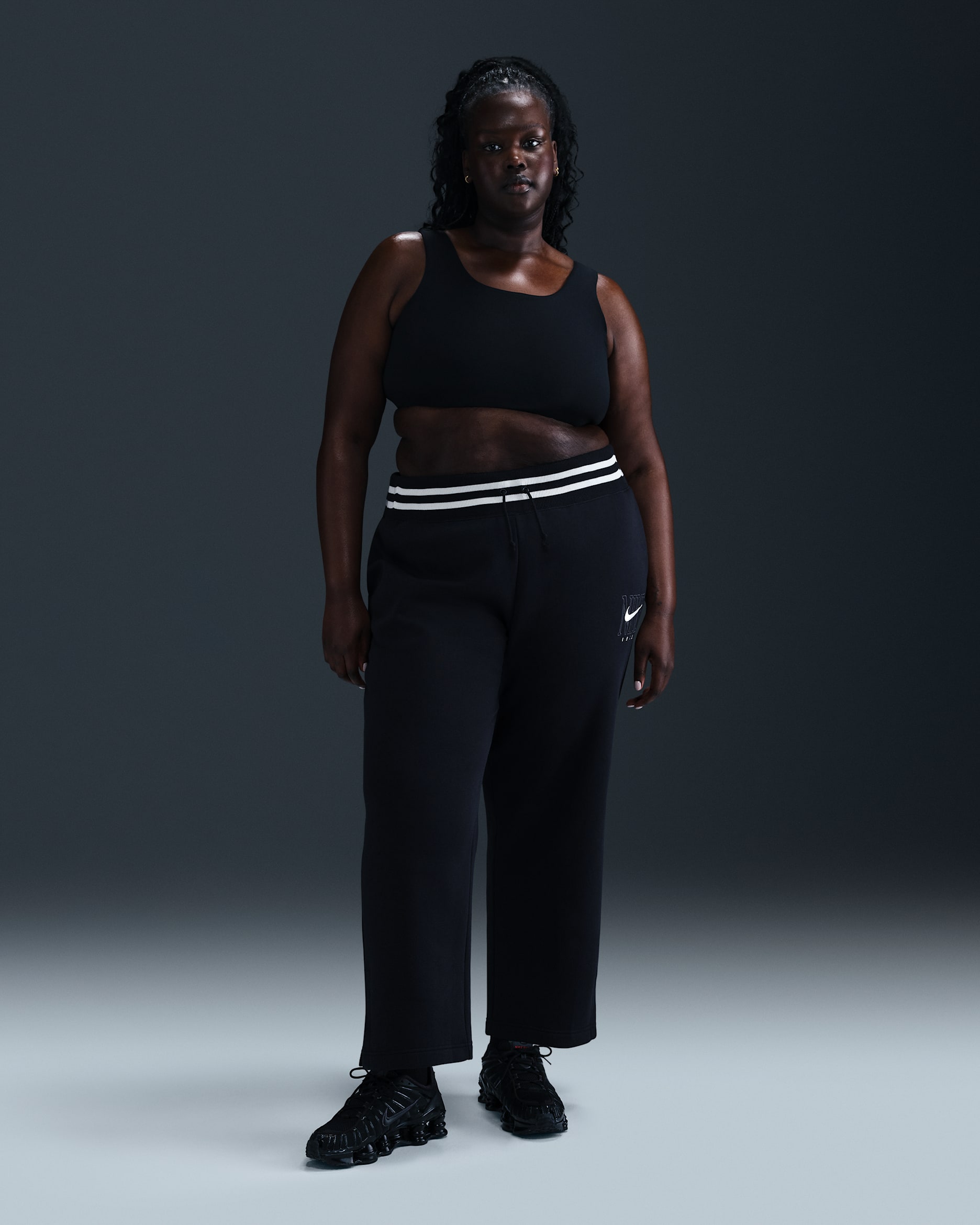 Nike Sportswear Phoenix Fleece Women's High-Waisted Wide-Leg Graphic Pants (Plus Size) - Black