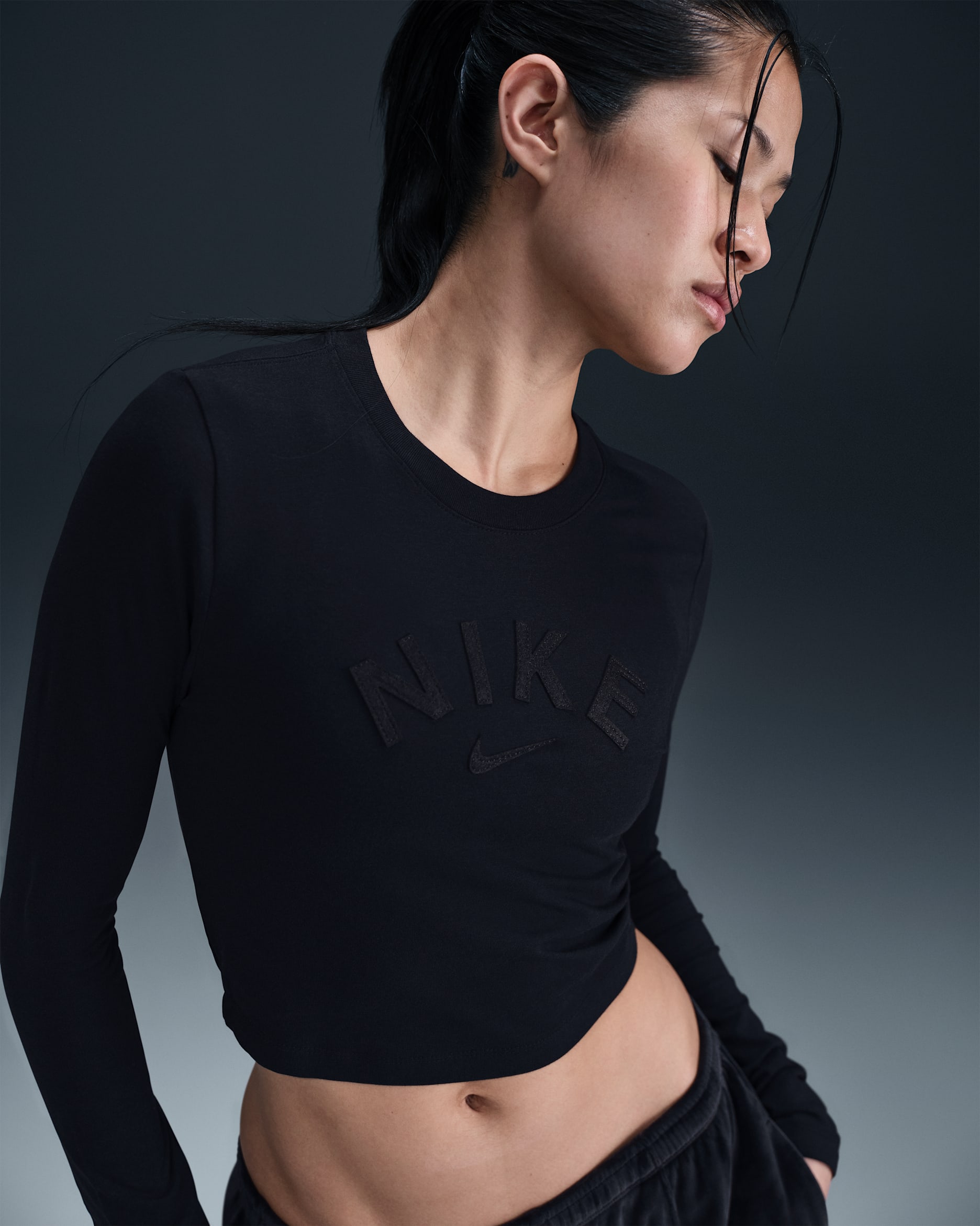 Playera slim cropped para mujer Nike Sportswear Chill Knit - Negro