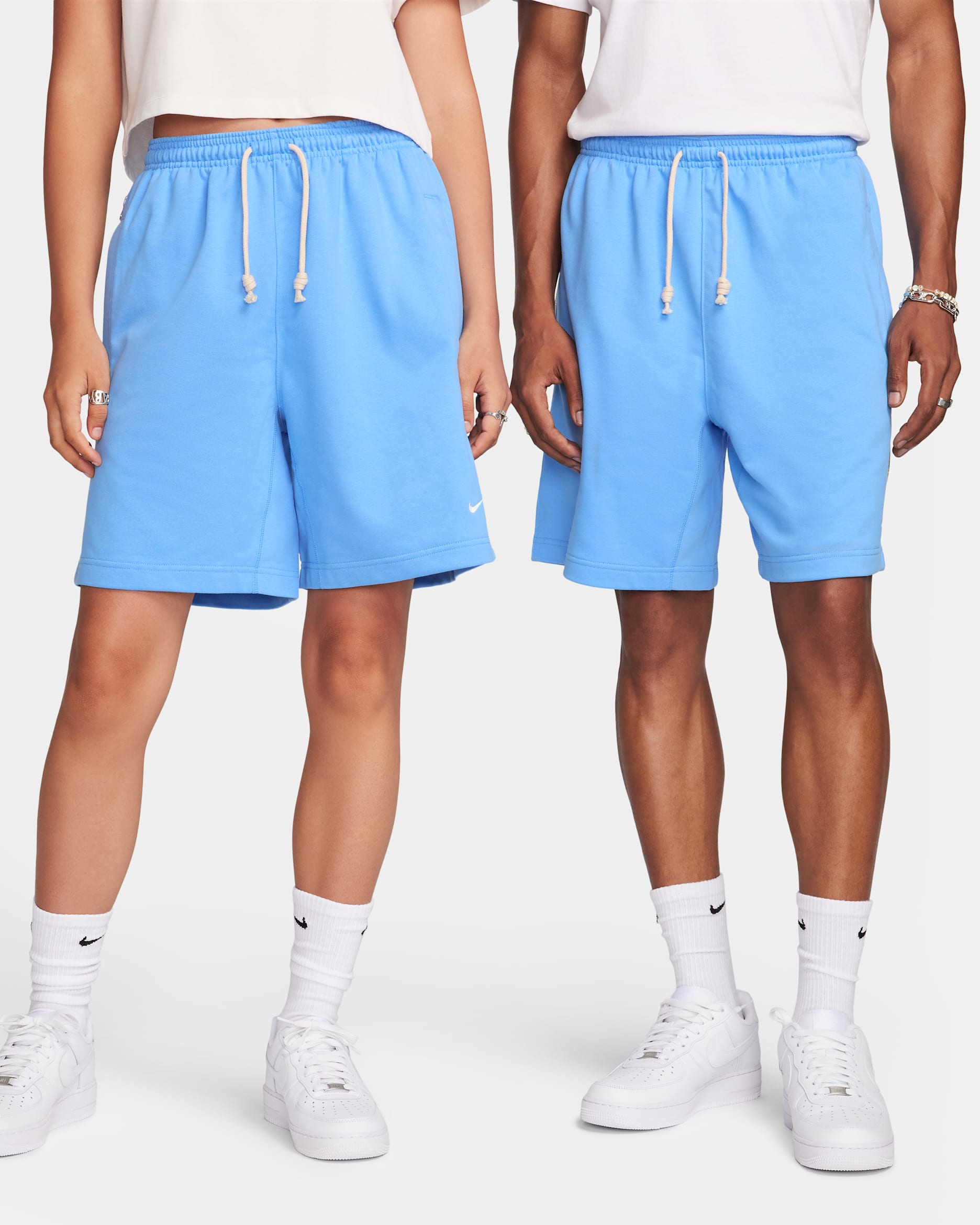 Nike Standard Issue Shorts de básquetbol Dri-FIT de 20 cm para hombre - Azul universitario/Marfil pálido