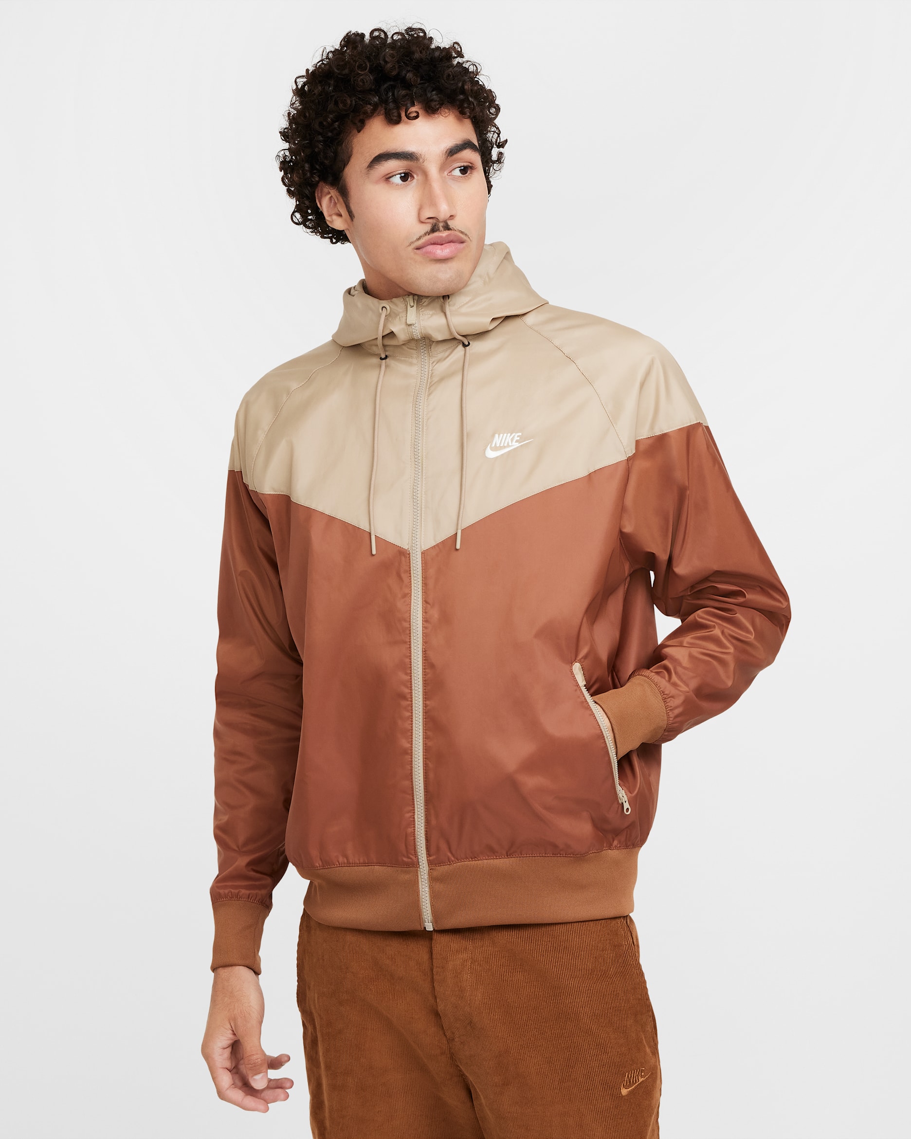 Chamarra con gorro para hombre Nike Sportswear Windrunner - Tostado británico claro/Caqui/Vela