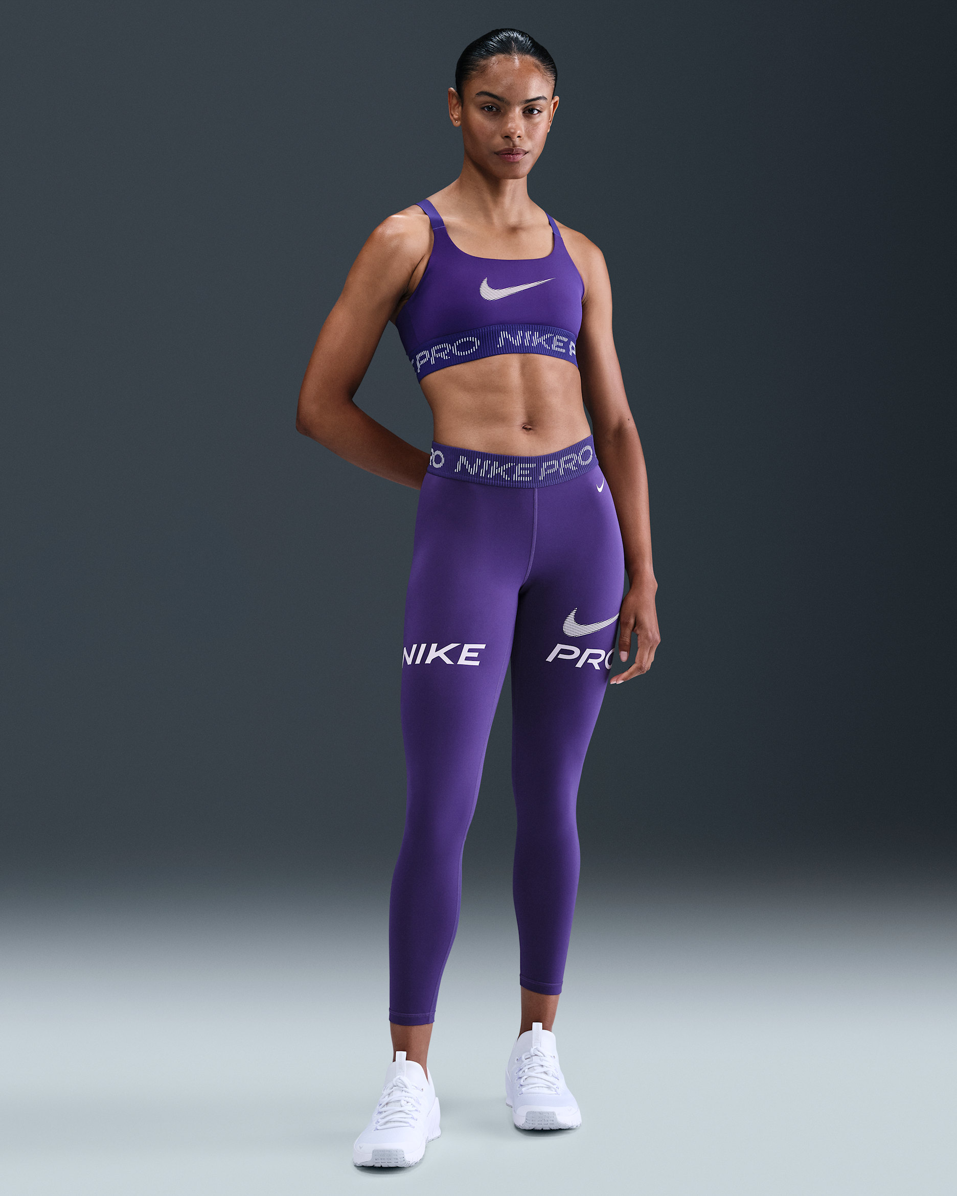 Nike Pro Leggings de 7/8 de talle medio con estampado y paneles de malla - Mujer - Court Purple/Doll/Blanco