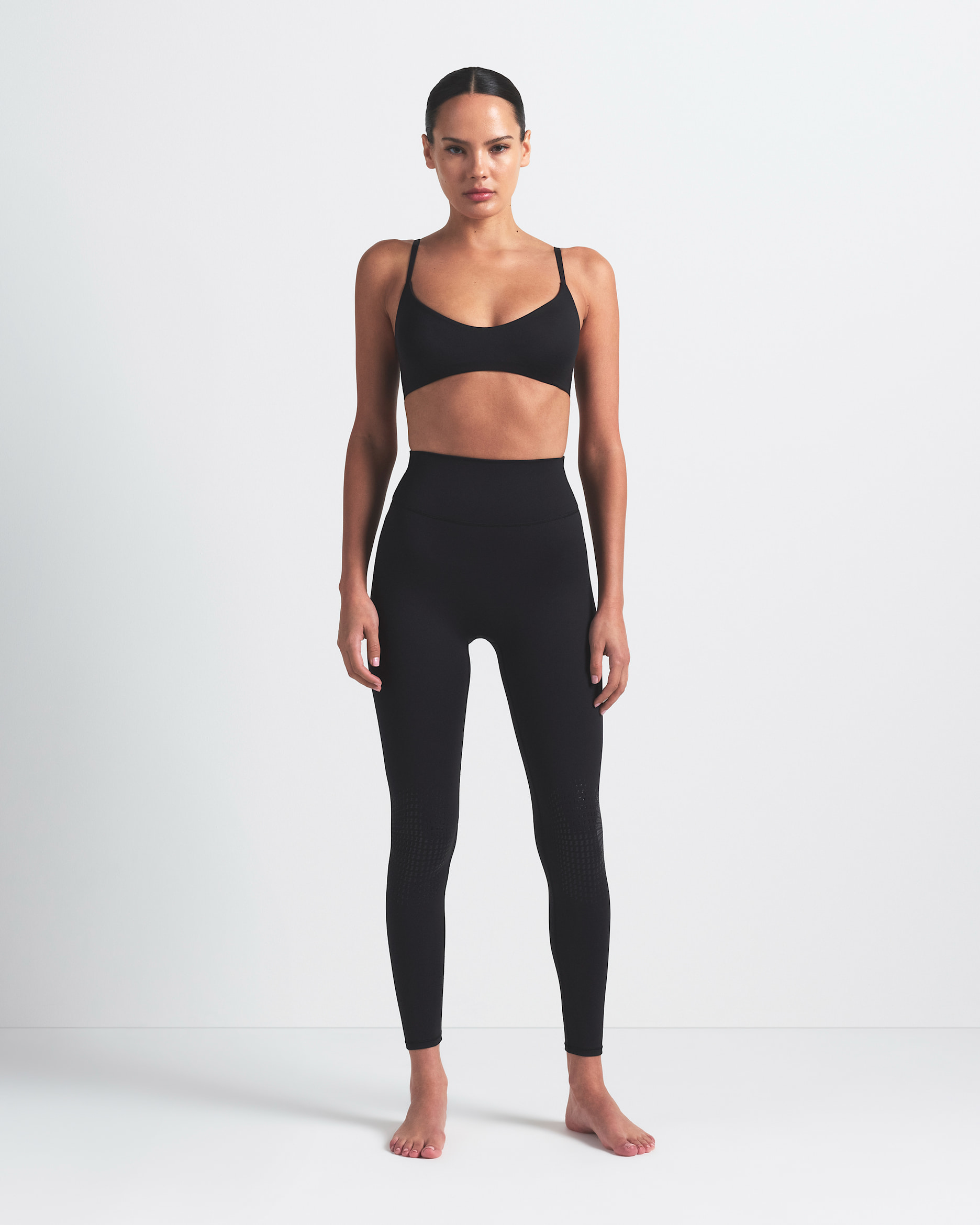 NikeSKIMS Matte Women's High-Waisted 26" Knee Grip Leggings - NSKM OBSIDIAN/NSKM OBSIDIAN