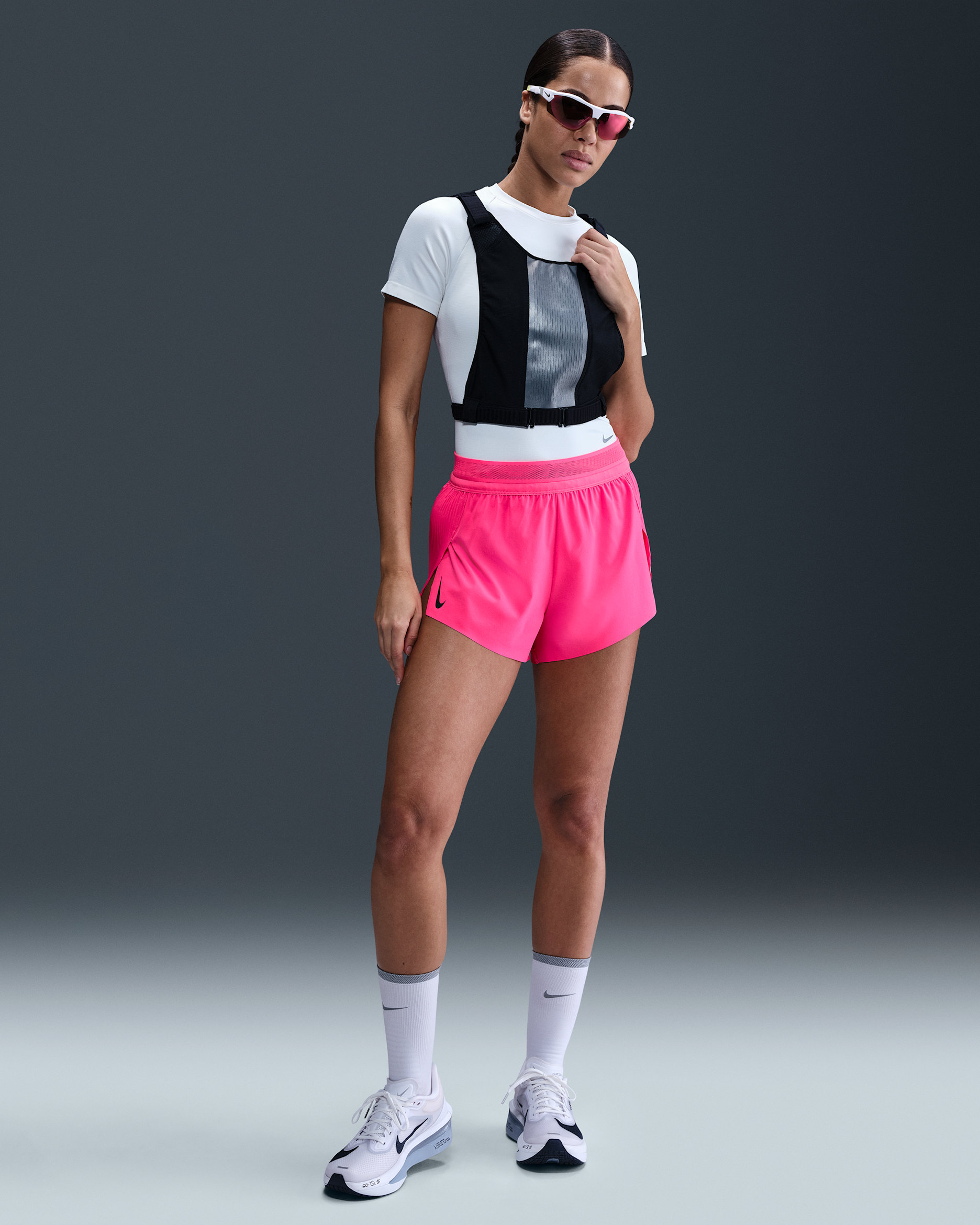 Nike AeroSwift Pantalons curts de running de tir mitjà amb eslip integrat Dri-FIT ADV de 8 cm - Dona - Hyper Pink/Negre