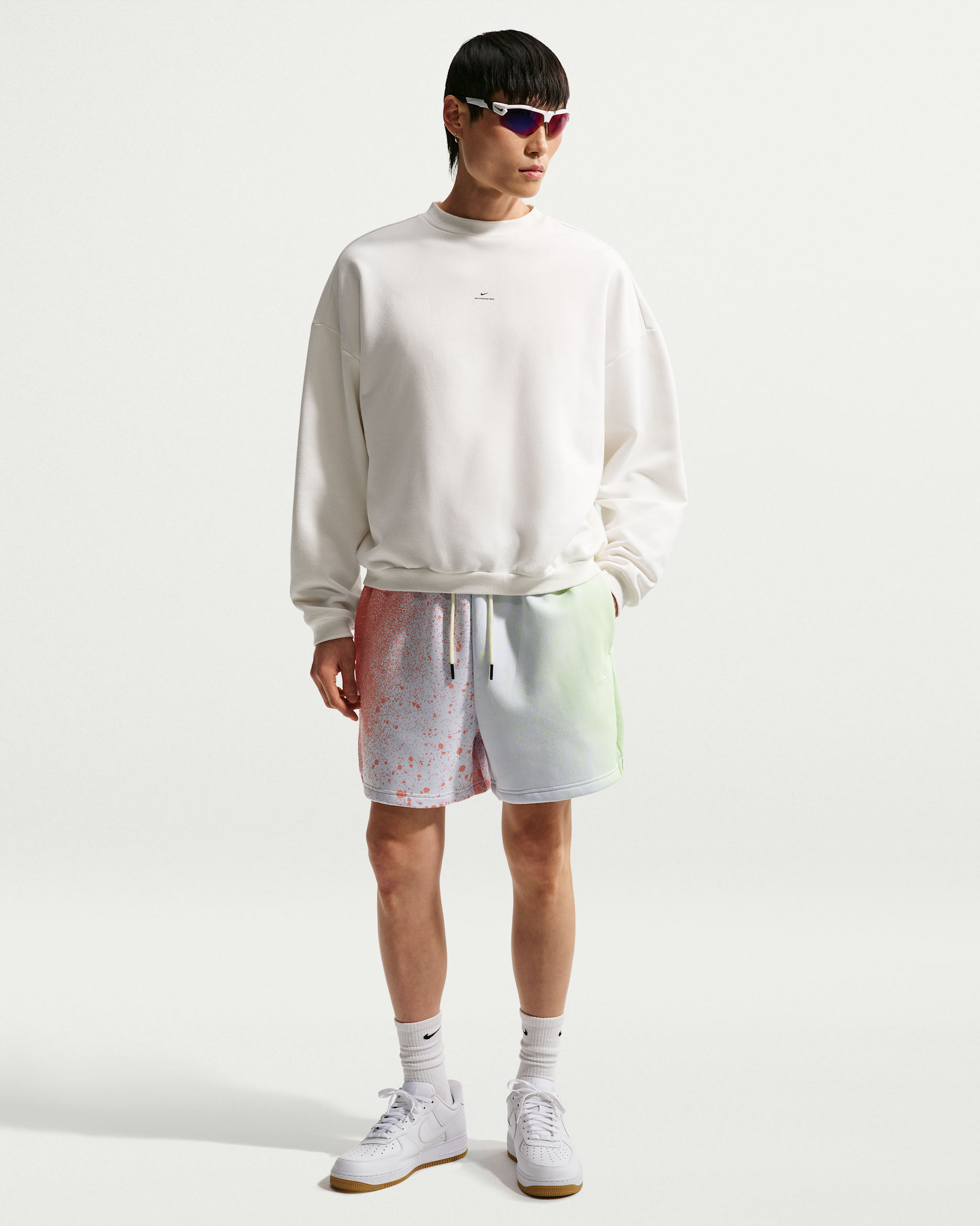 Nike Standard Issue Men's Therma-FIT Fleece Basketball 5" Shorts - Football Grey/Orange Pulse/Barely Volt/Pale Ivory